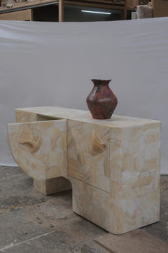 Credenza / Sideboard, handgeschnitzter weißer Onyx, skulpturales Design, Panorammma
