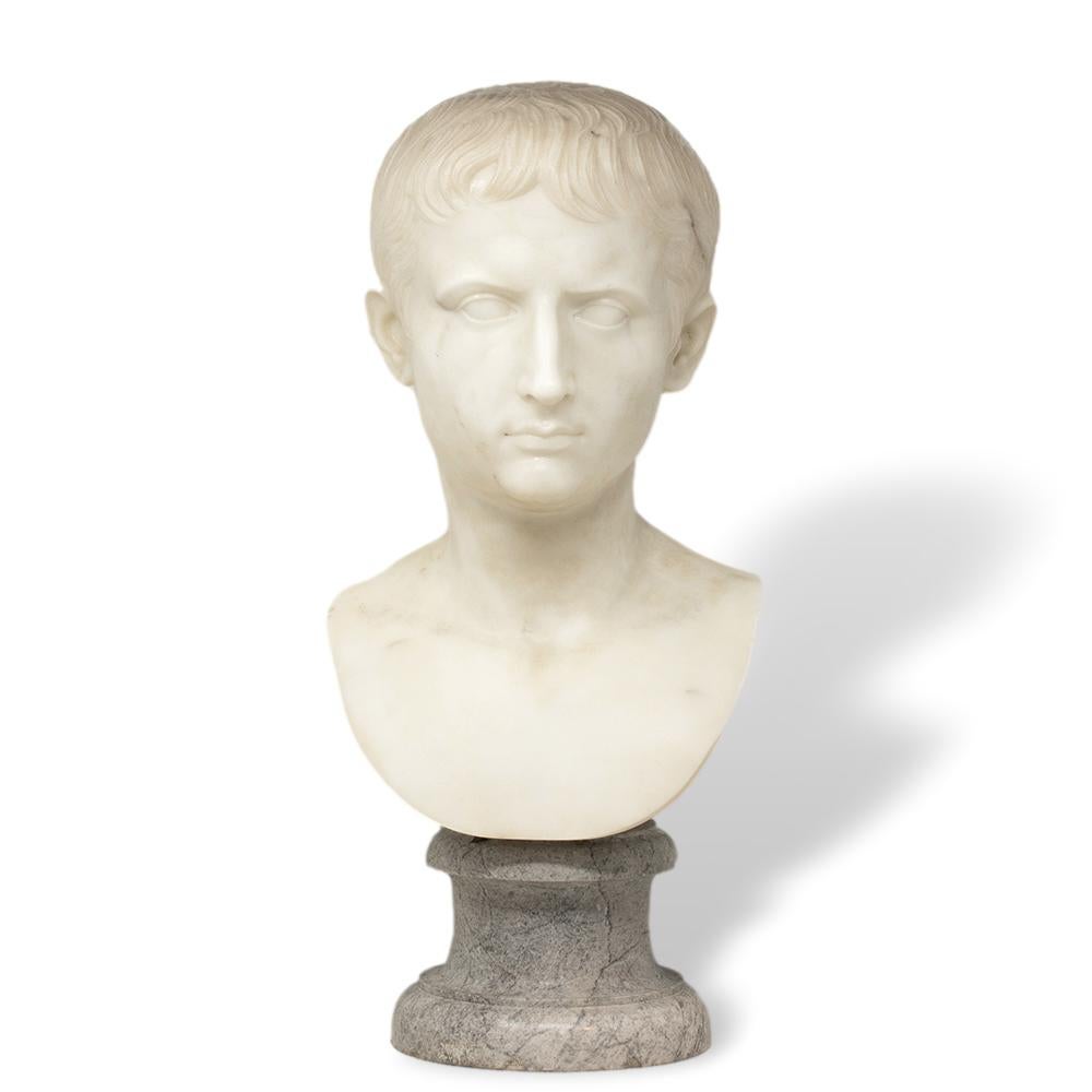 Romano classico Antico busto di Cesare Augusto in marmo italiano in vendita