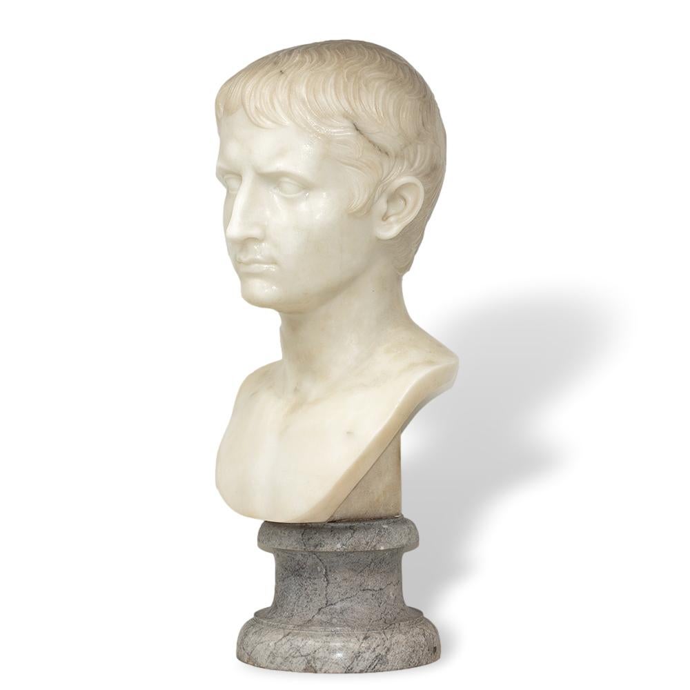 Italiano Antico busto di Cesare Augusto in marmo italiano in vendita