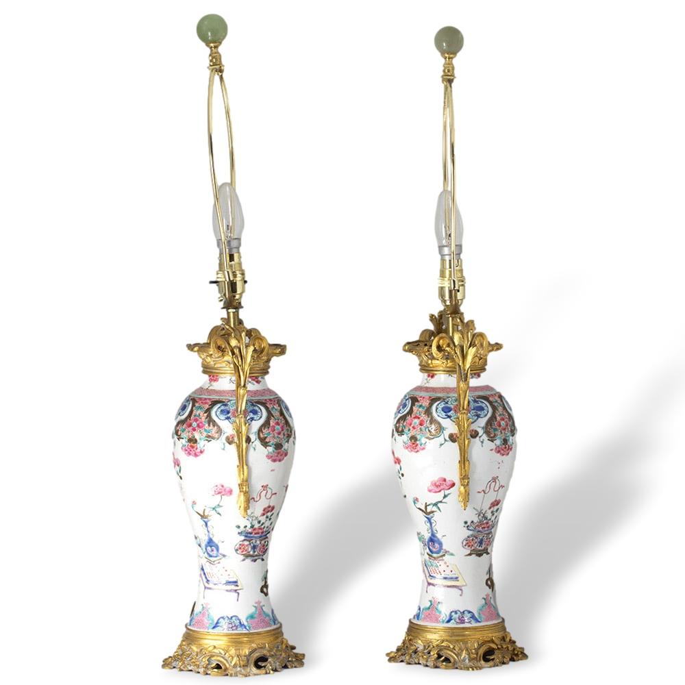 Famille Rose Palette

Nous avons le plaisir de vous proposer cette paire de lampes chinoises anciennes en bronze doré et porcelaine, issues de notre Collection Salsa. Les lampes sont magnifiquement peintes à la main dans les couleurs de la famille