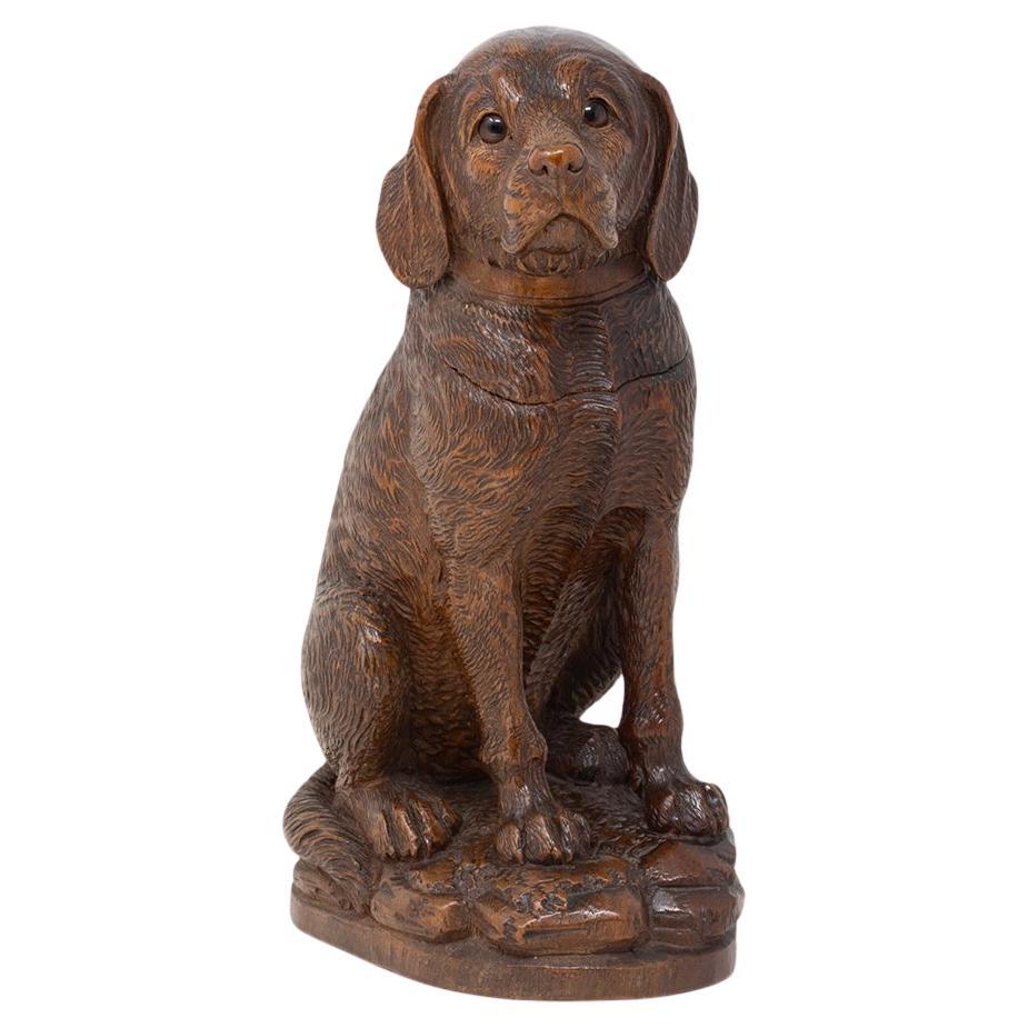 Pot à tabac suisse ancien sculpté à la main en forme de chien de Black Forest en vente
