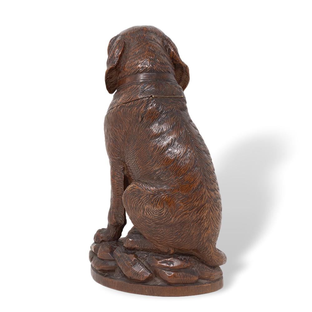 Pot à tabac suisse ancien sculpté à la main en forme de chien de Black Forest Bon état - En vente à Newark, England