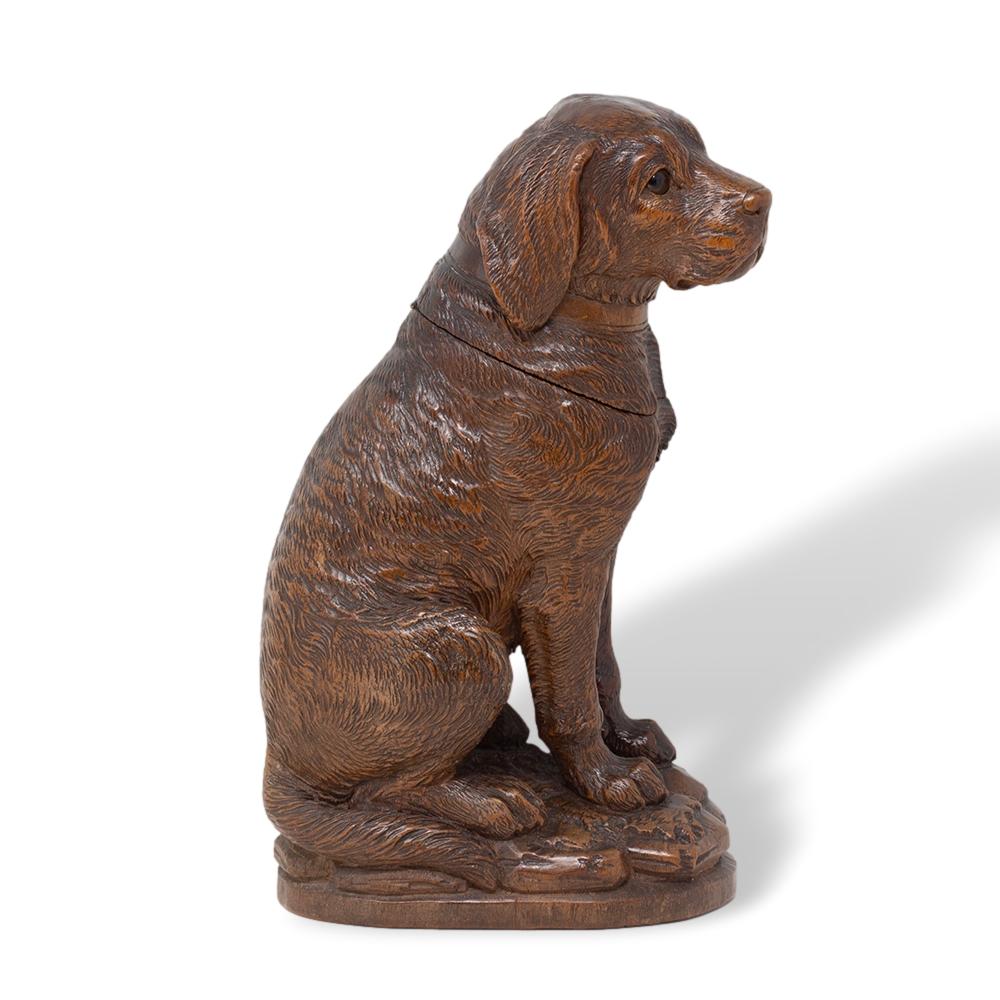 Pot à tabac suisse ancien sculpté à la main en forme de chien de Black Forest en vente 1