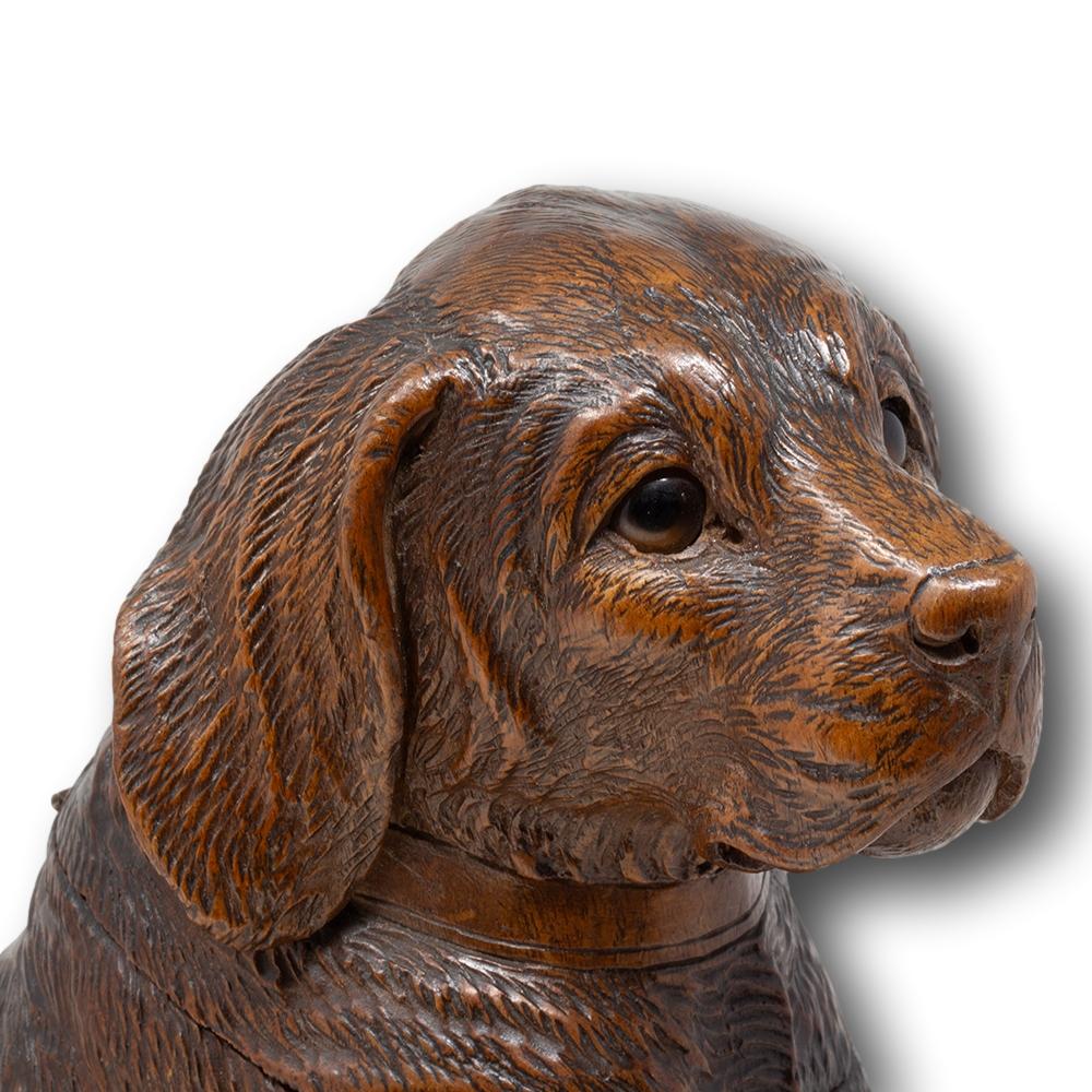 Pot à tabac suisse ancien sculpté à la main en forme de chien de Black Forest en vente 2