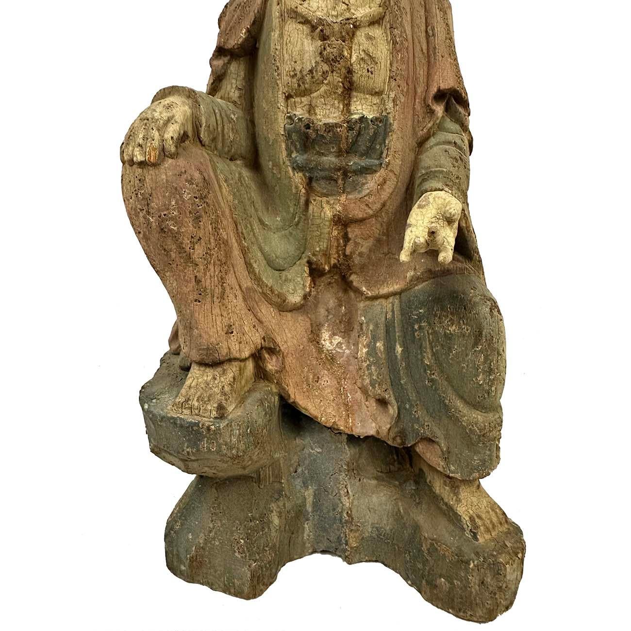 Exportation chinoise Guan-Yin assis en bois sculpté et peint chinois du début du 20e siècle en vente