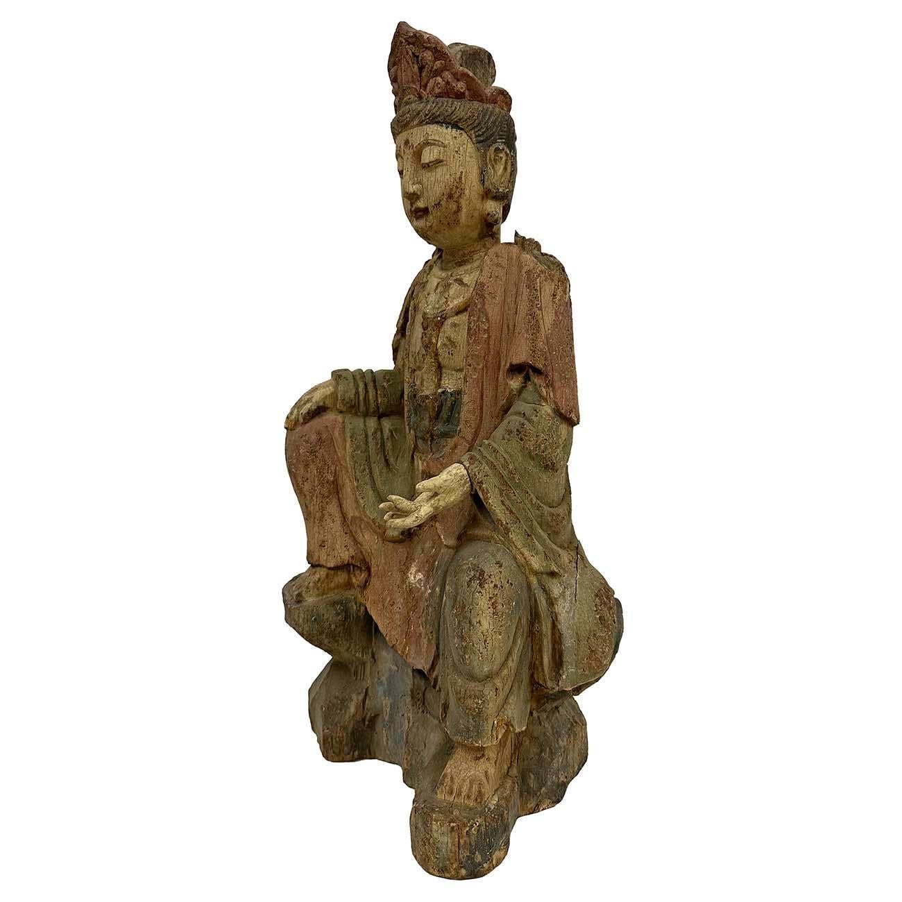 Chinois Guan-Yin assis en bois sculpté et peint chinois du début du 20e siècle en vente