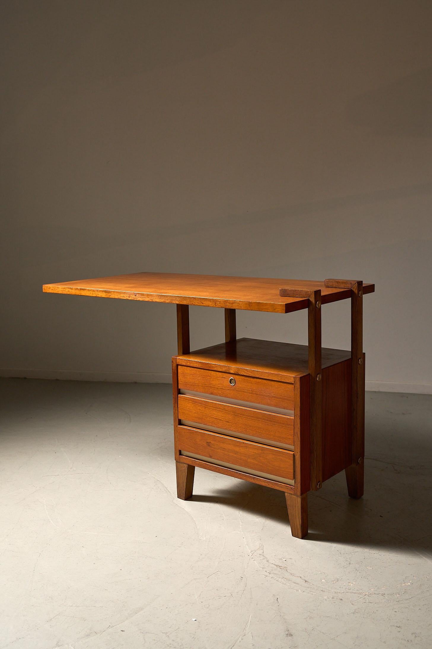 Italian brutalist desk with floating top, 1970s
Brass metal details.