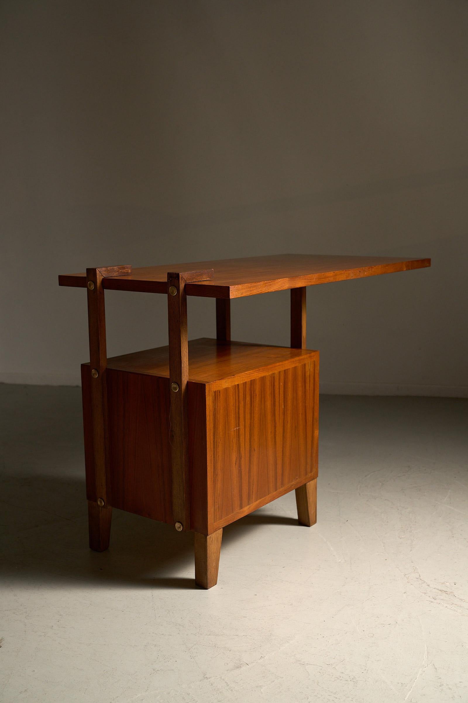 Late 20th Century Italian brutalist desk with floating top, 1970s For Sale