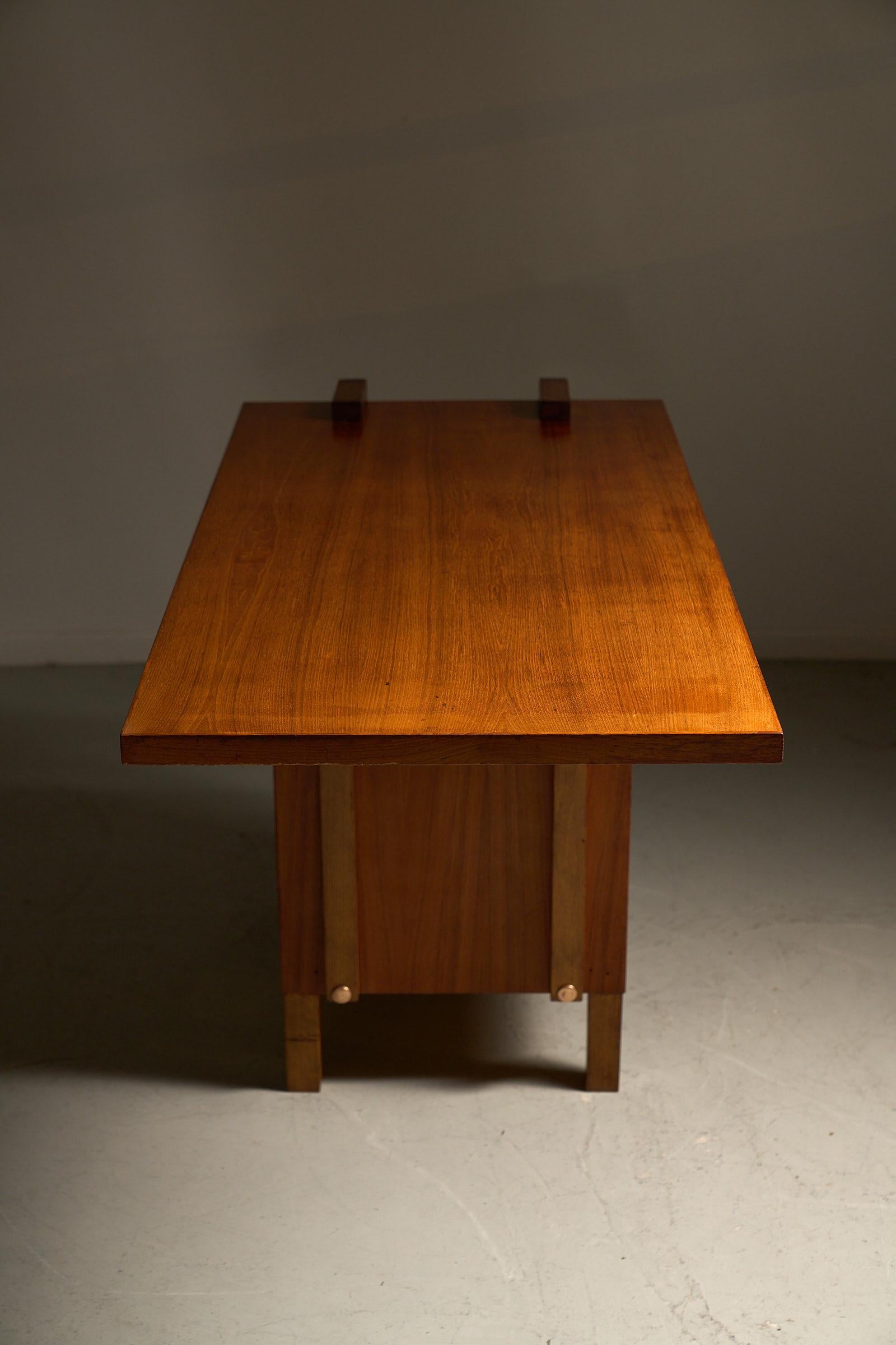 Italian brutalist desk with floating top, 1970s For Sale 3