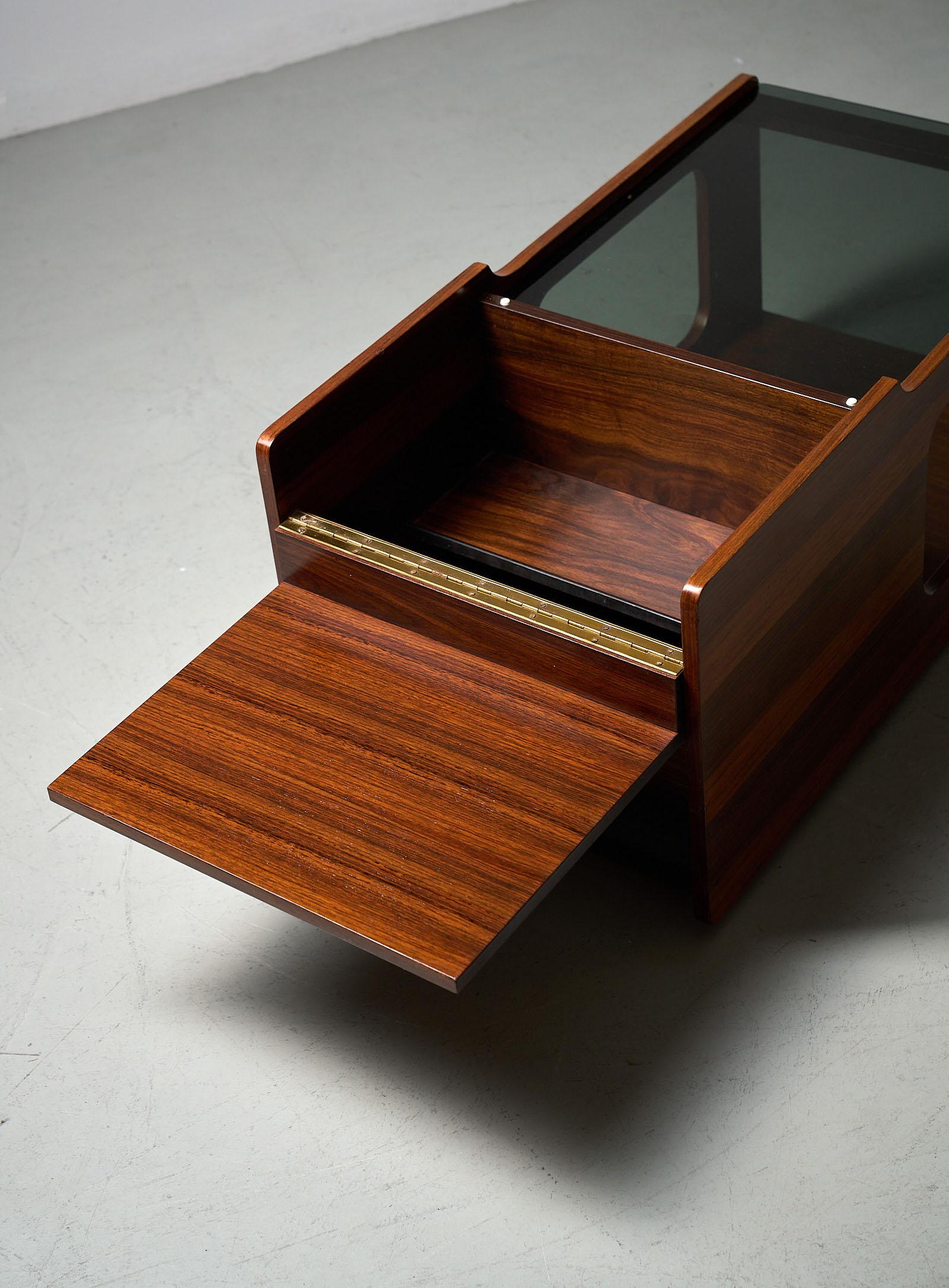 Glass & wood coffee table with bar compartment, 1970s In Good Condition For Sale In Brussel, BE