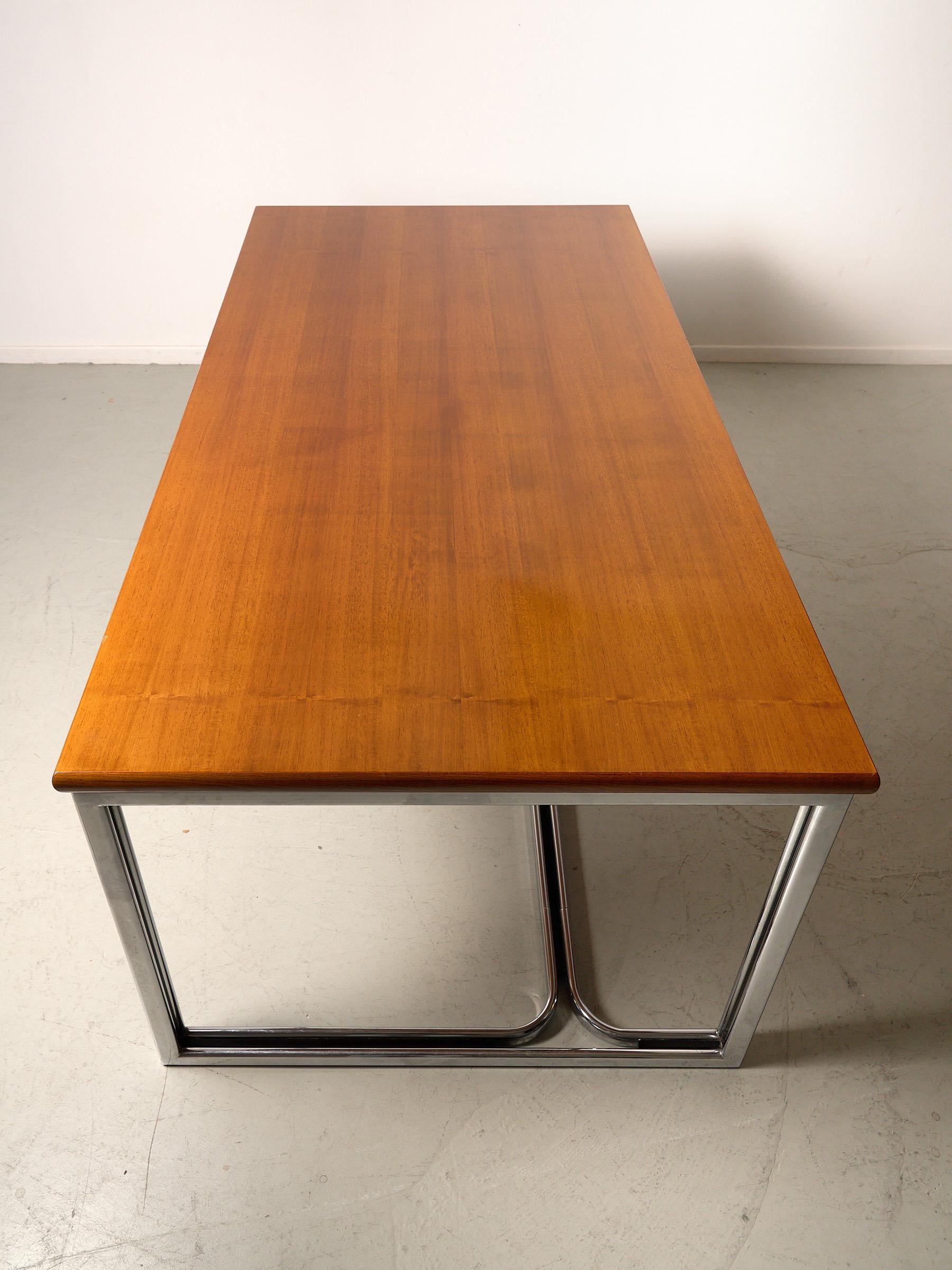 Late 20th Century Large desk by Gastone Rinaldi for Thema Italy For Sale