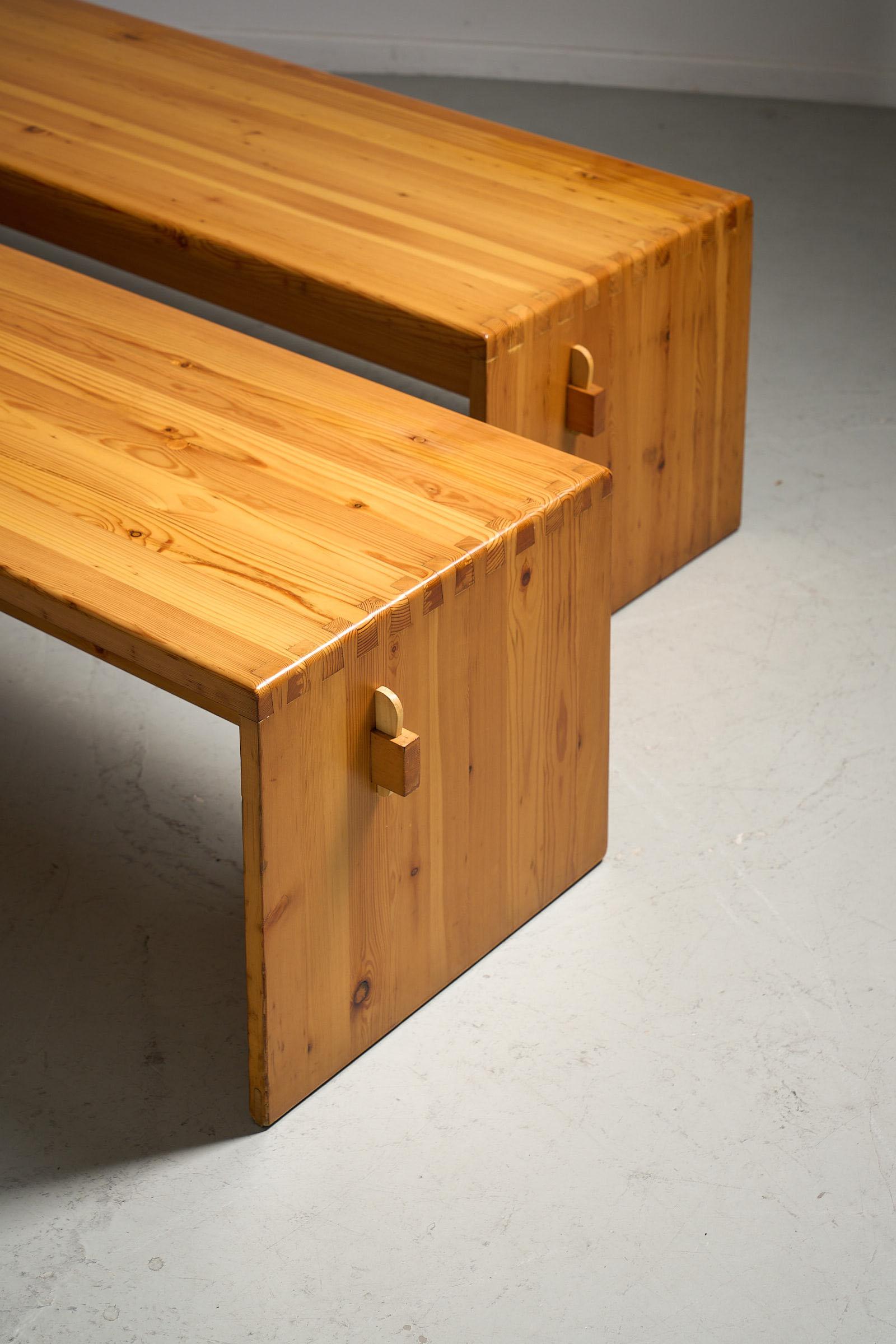 Paire de bancs en bois de pin, 1970
