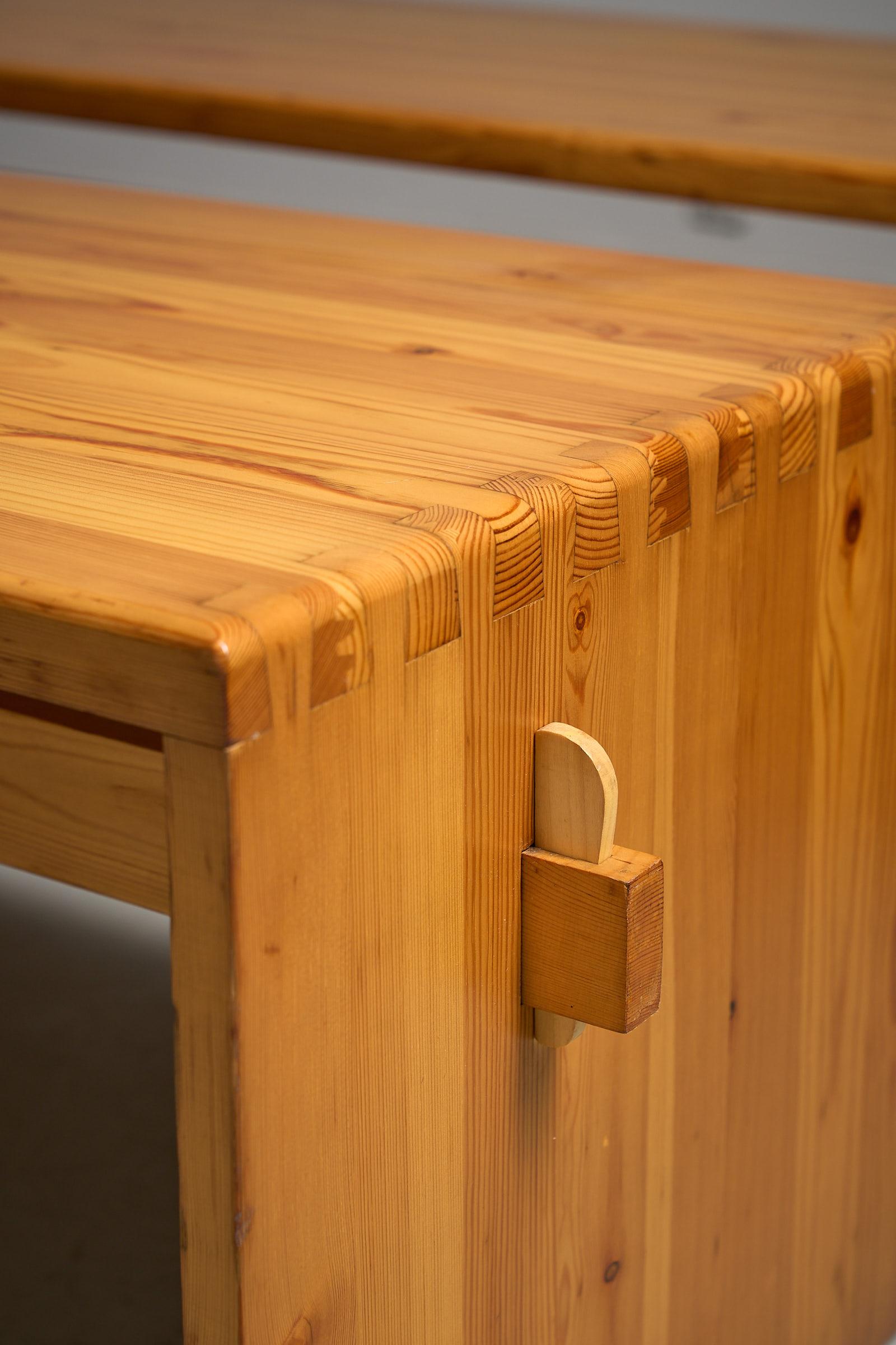 Paire de bancs en bois de pin, 1970 en vente 1