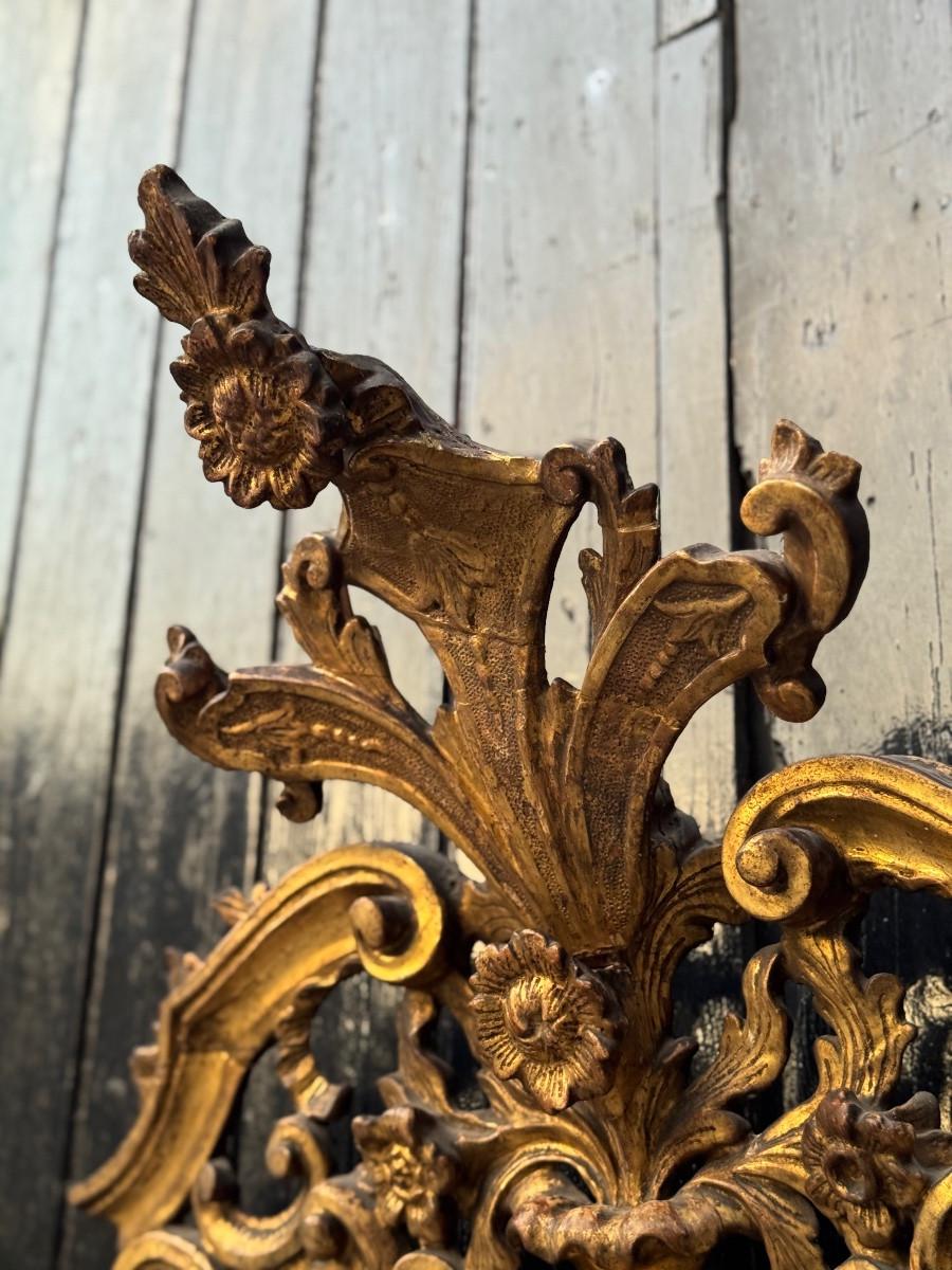 Français Miroir vénitien en bois sculpté et doré, vers 1880 en vente