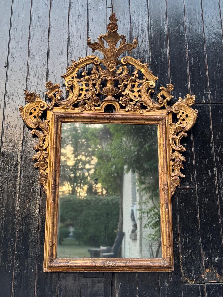 Miroir vénitien en bois sculpté et doré, vers 1880 en vente 4