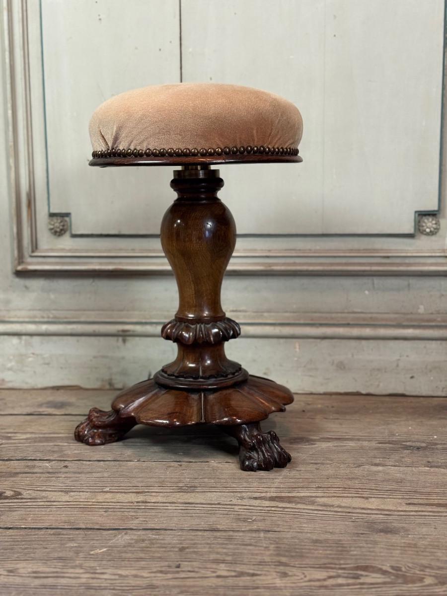 19th Century Piano stool in carved walnut, circa 1880 For Sale