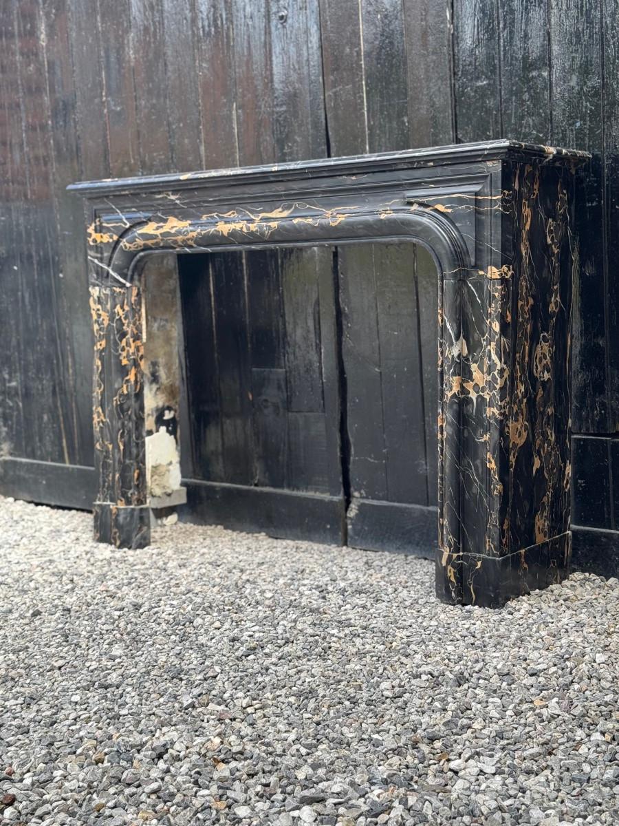 Louis XIV fireplace in Portor marble, circa 1880
Dimensions of the fireplace:   88 x 109cm