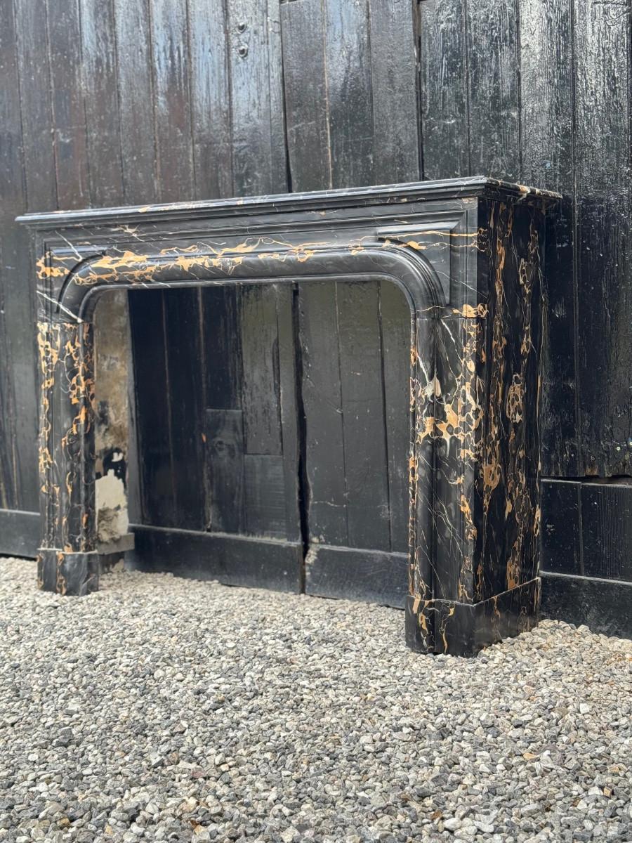 Marble Louis XIV fireplace in Portor marble, circa 1880 For Sale