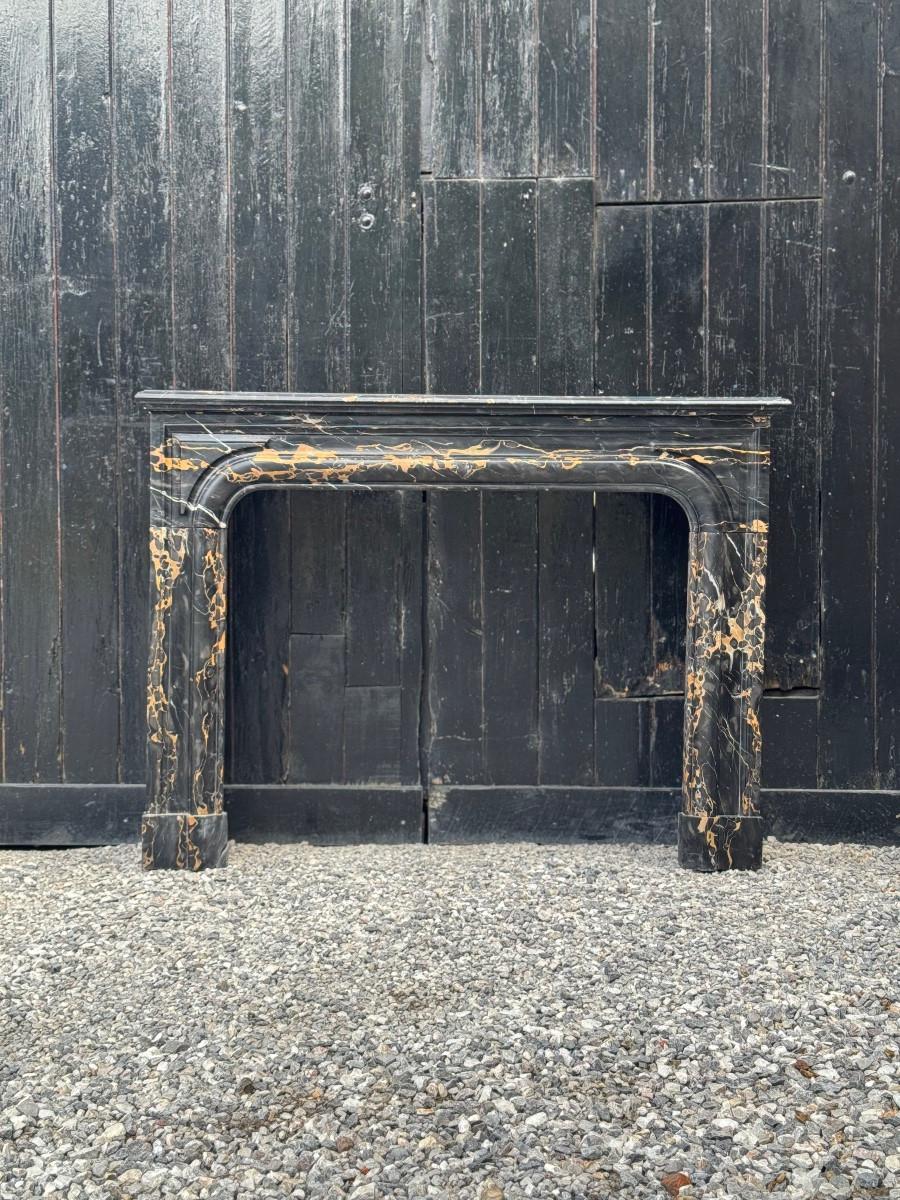 Louis XIV fireplace in Portor marble, circa 1880 For Sale 2