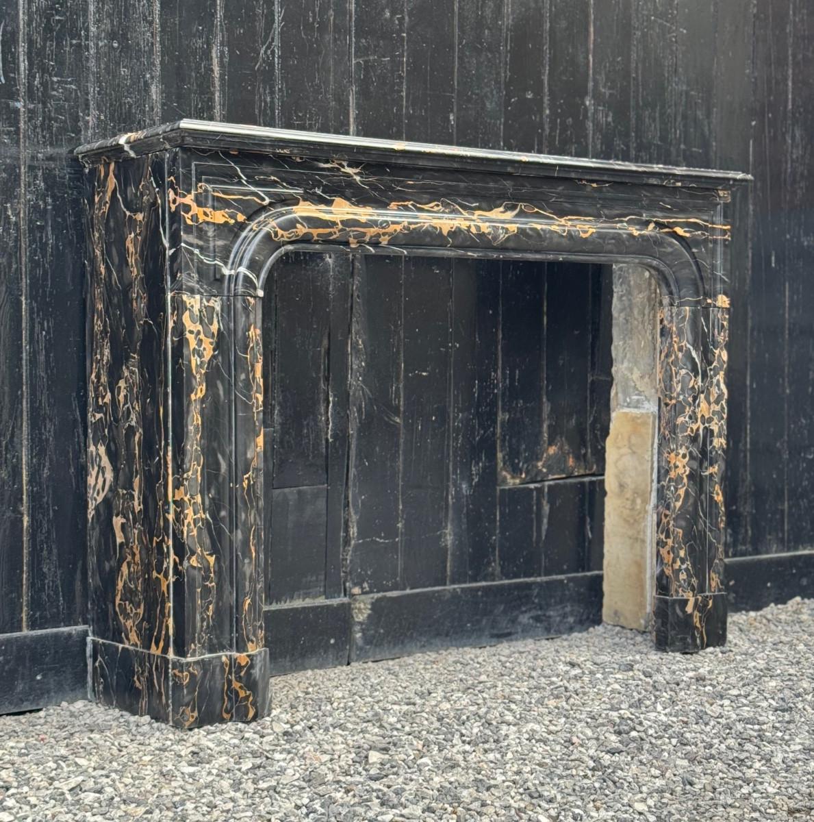 Louis XIV fireplace in Portor marble, circa 1880 For Sale 4
