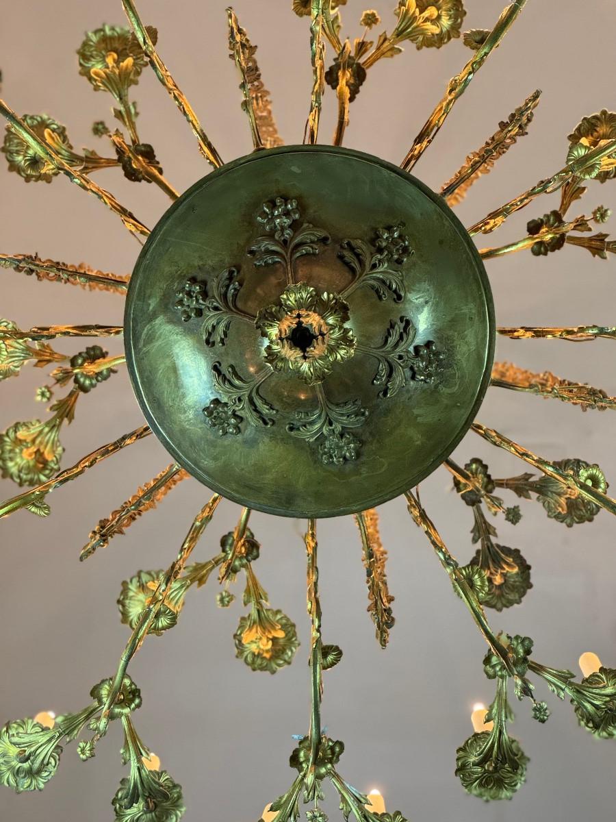 Large bronze chandelier, 36 light points, new wiring, circa 1880 In Good Condition For Sale In Honnelles, WHT