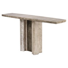 Console contemporaine à fragment III en cuir patiné blanc osseux
