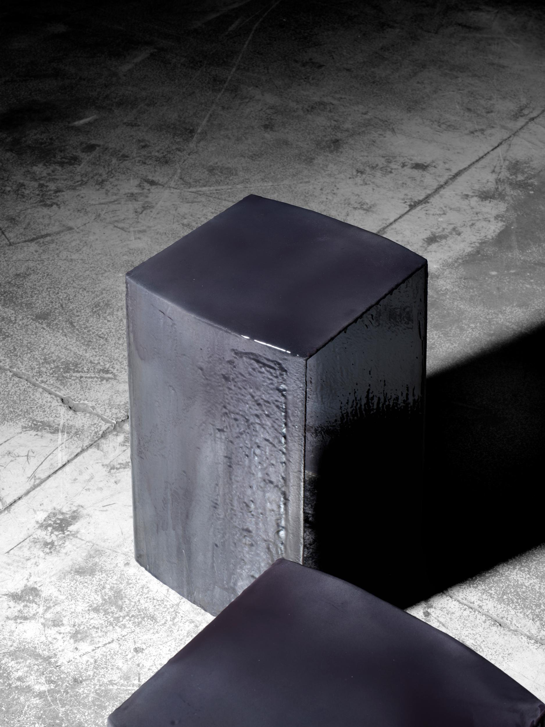 XXI secolo e contemporaneo Sgabello Arsenic Fog contemporaneo e unico nel suo genere in vendita