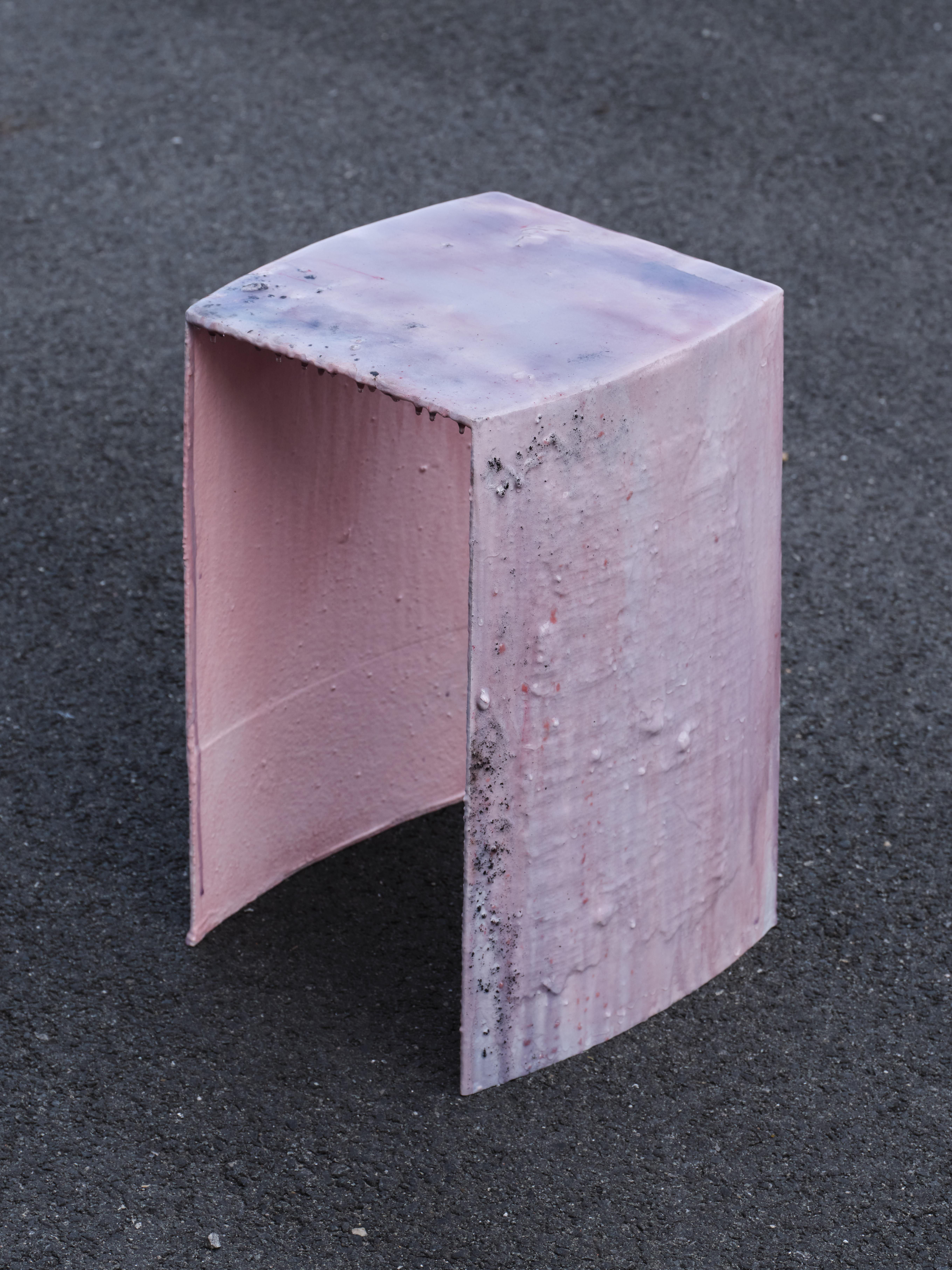 Taburete contemporáneo único Rosa en Nuevo estado para la venta en 1204, CH