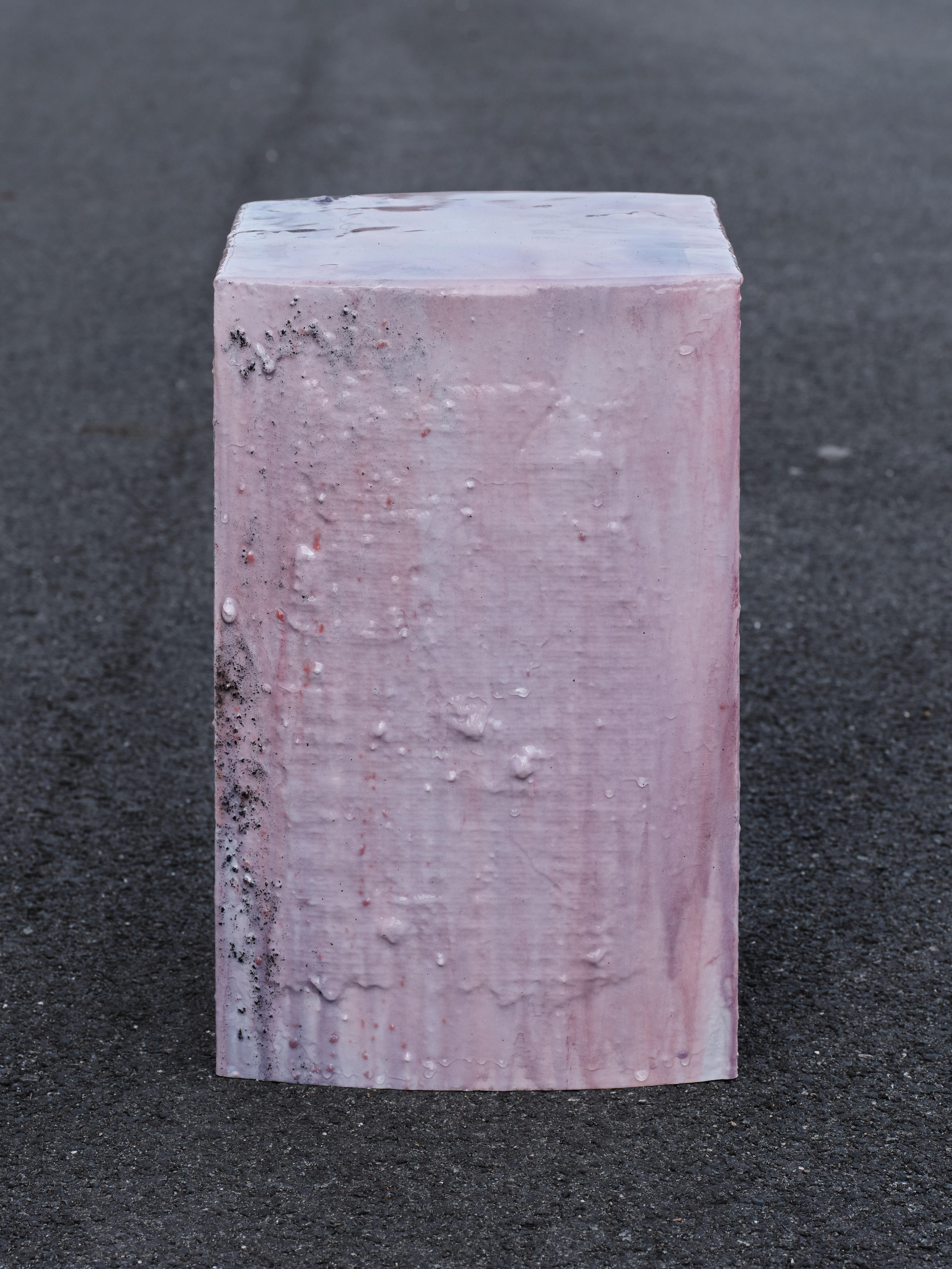Taburete contemporáneo único Rosa Hecho a mano en venta