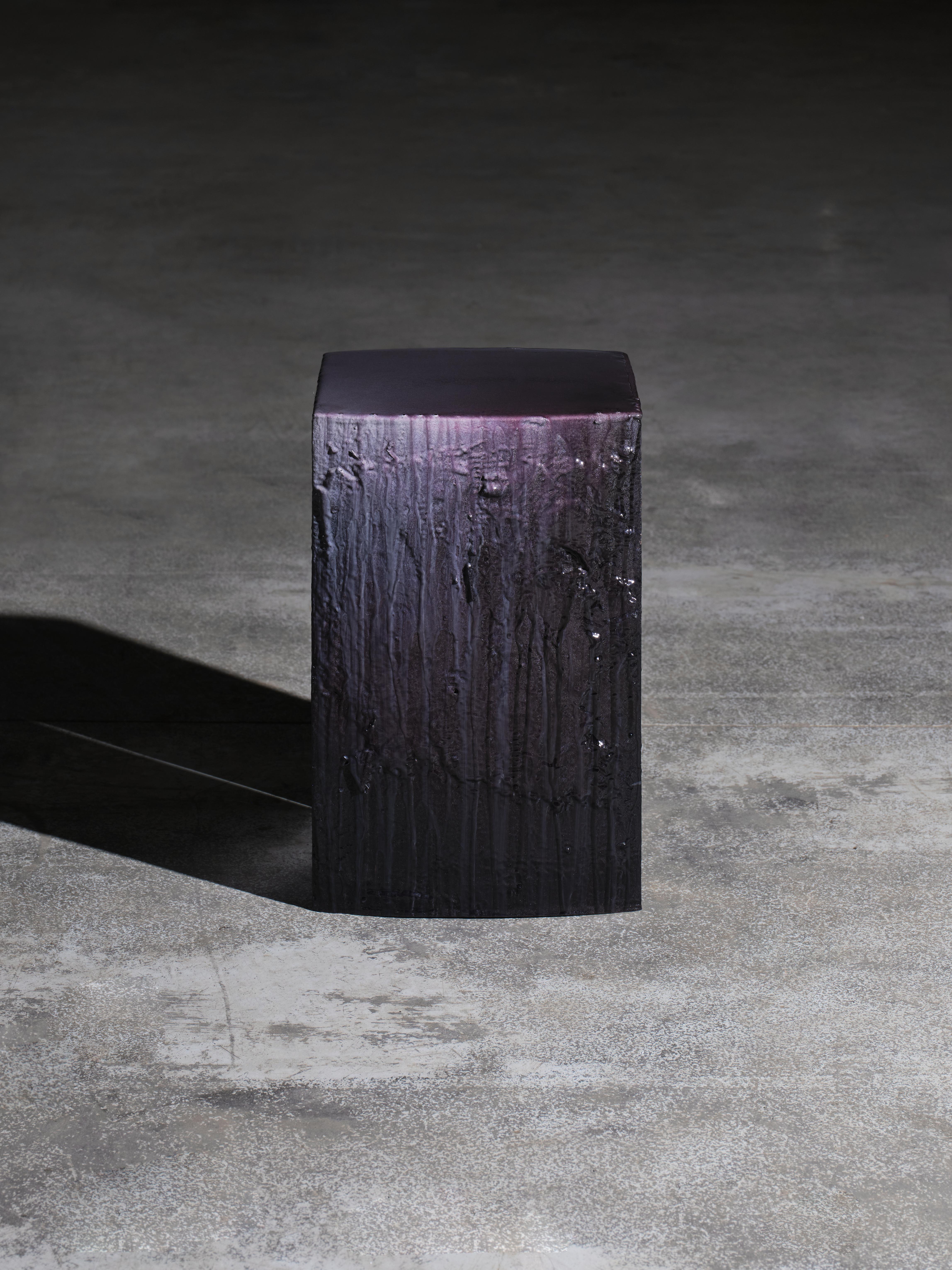 XXI secolo e contemporaneo Sgabello contemporaneo unico nel suo genere Russian Violet in vendita
