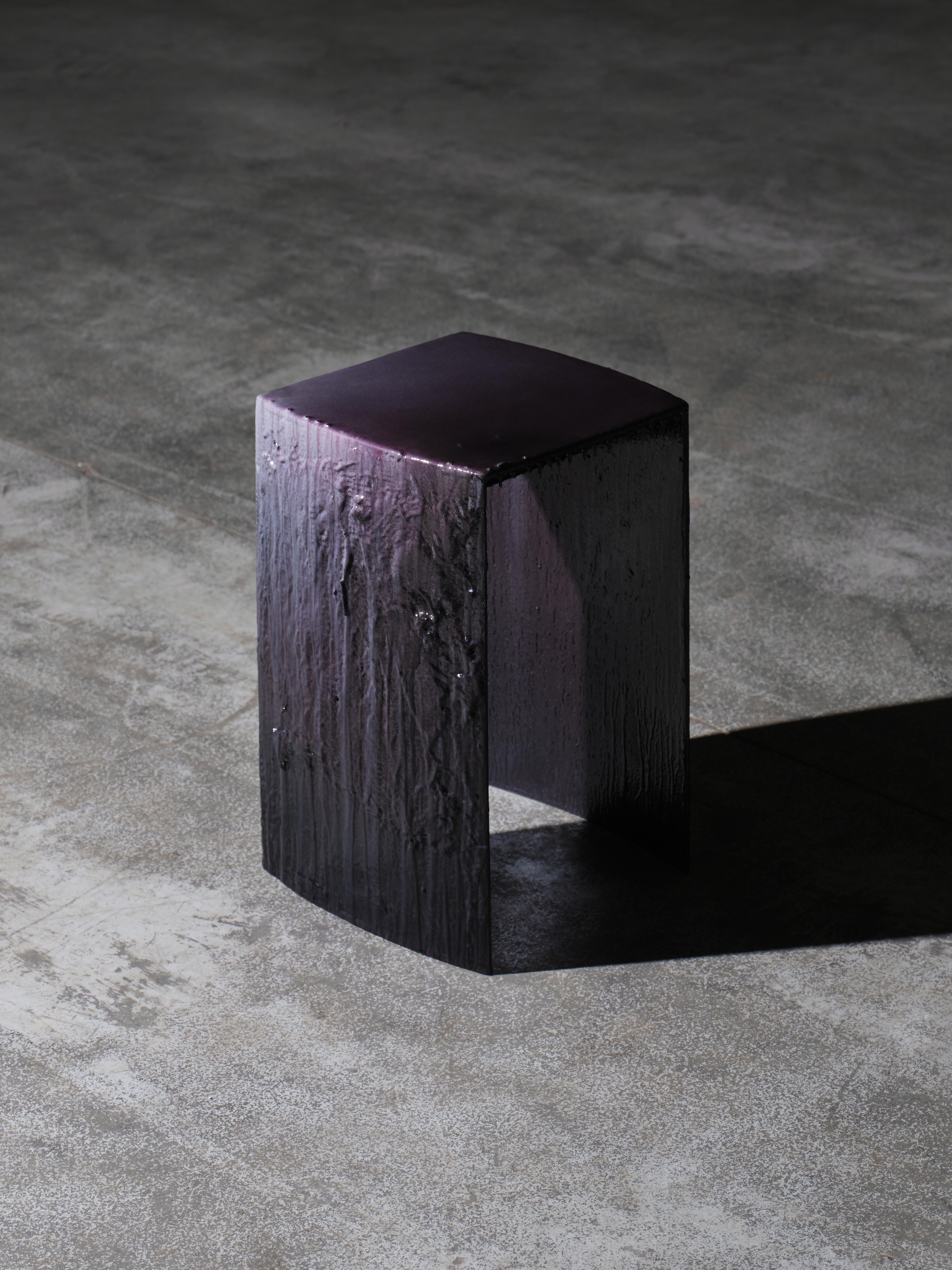 Sgabello contemporaneo unico nel suo genere Russian Violet in vendita 1