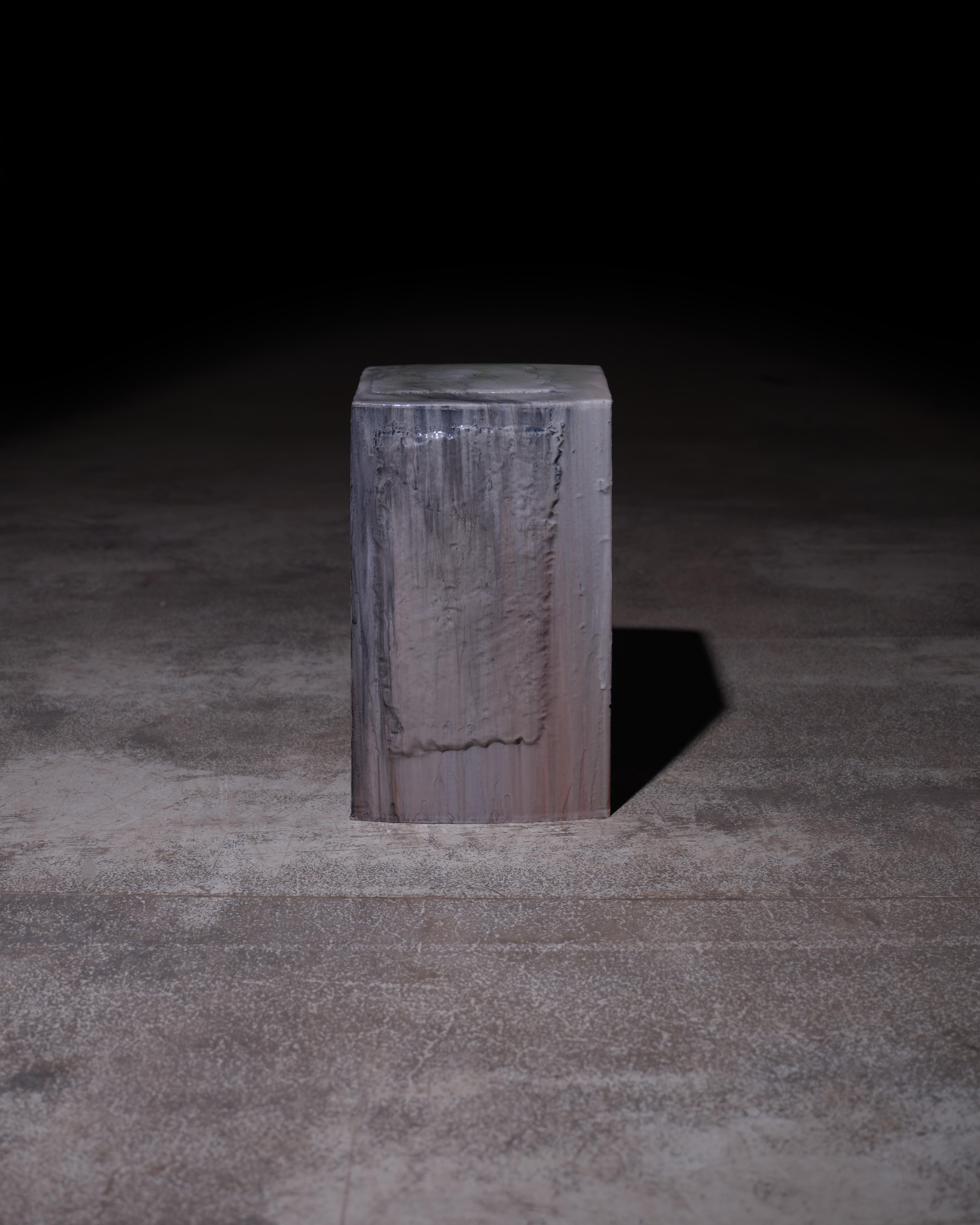 XXIe siècle et contemporain Tabouret Ashen Bloom contemporain unique en son genre en vente