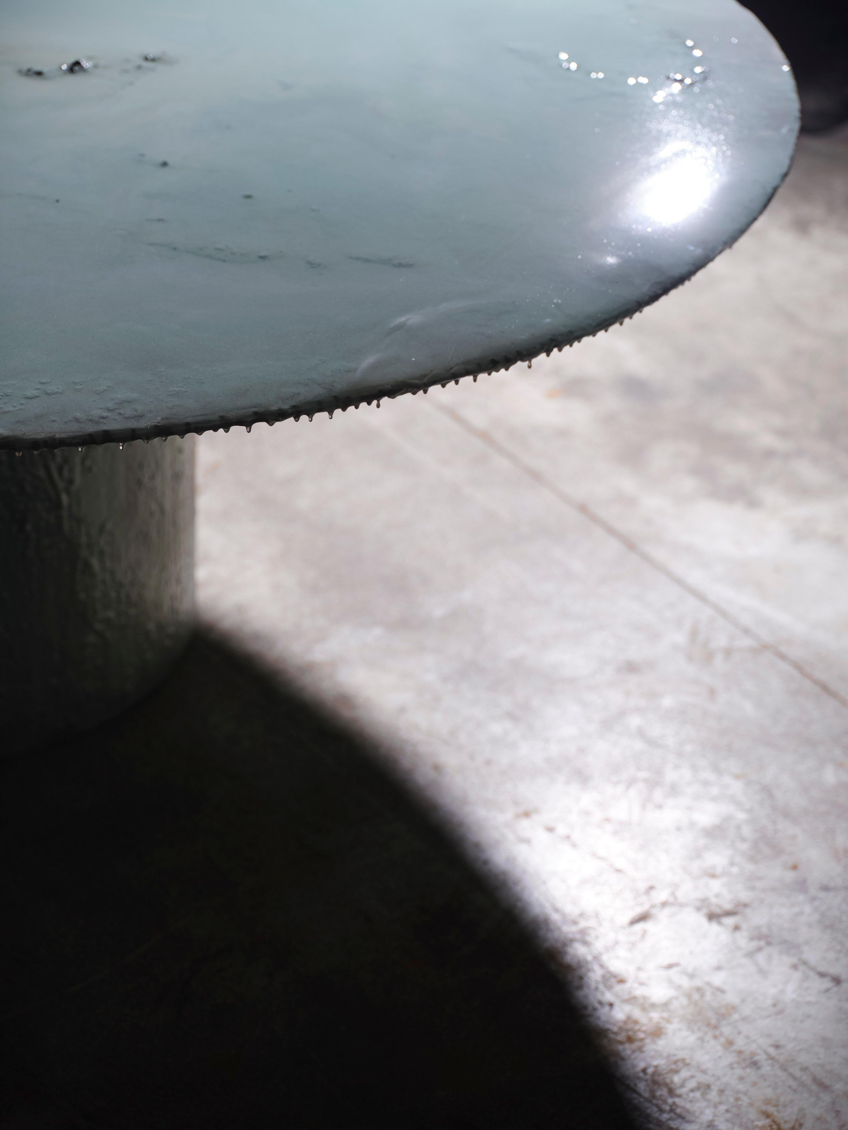 Fait main Table contemporaine unique Pacific Mist Table en vente