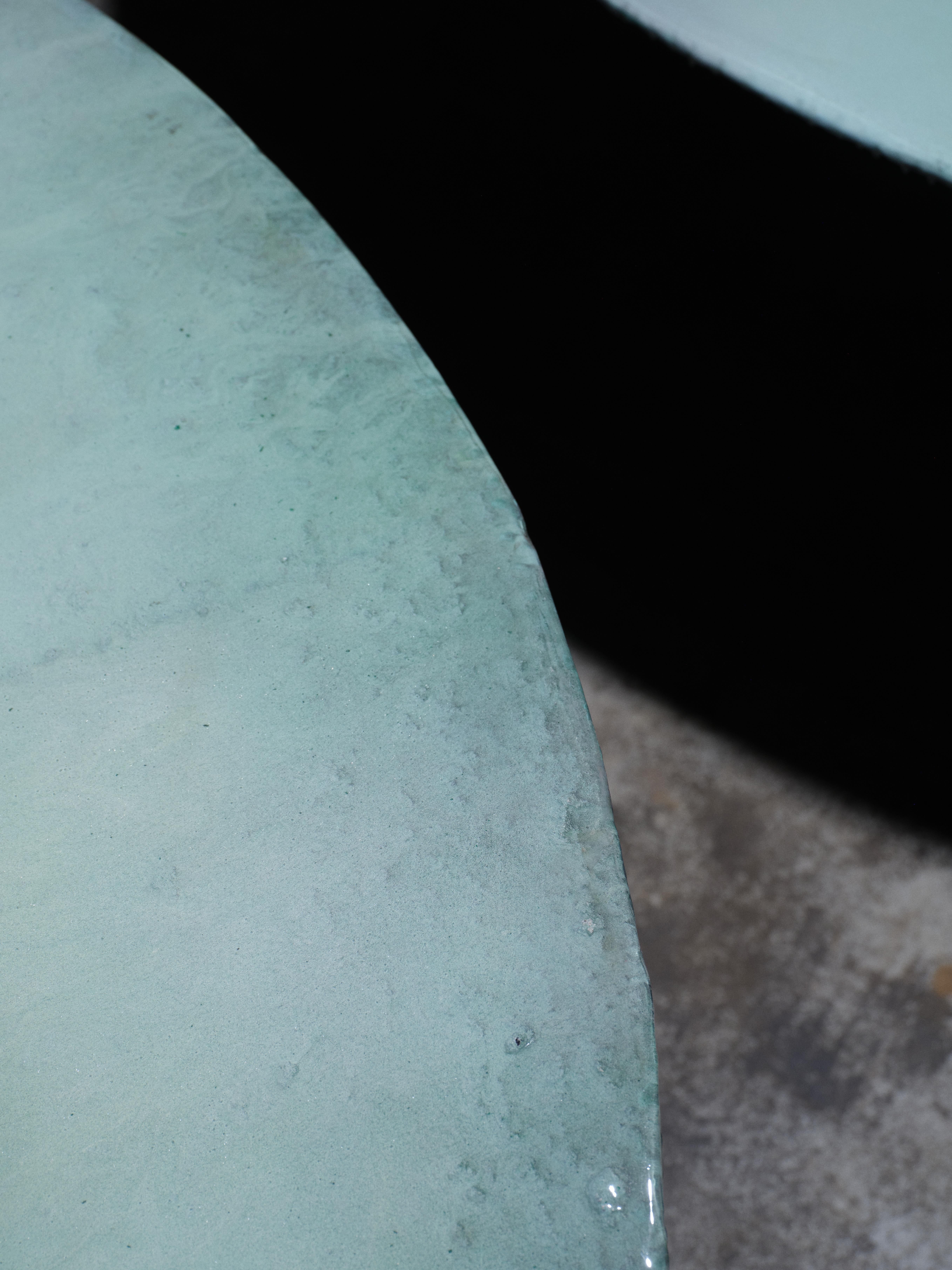 Table contemporaine unique Pacific Mist Table en vente 4