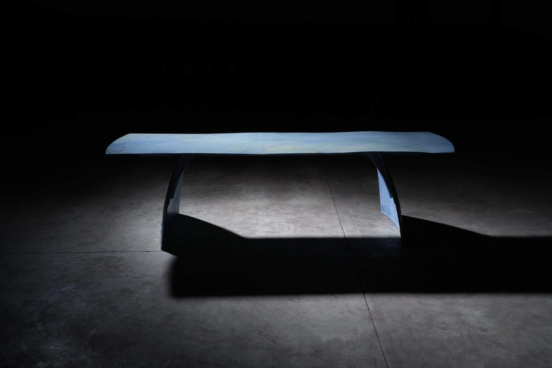 Table de salle à manger contemporaine unique en porcelaine Dawn en vente 1