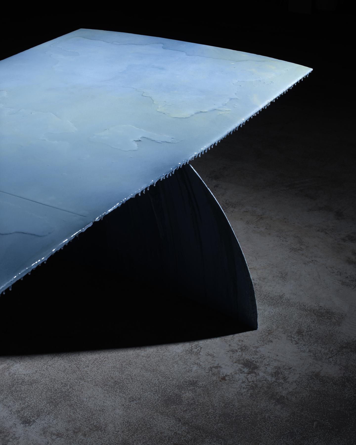 Table de salle à manger contemporaine unique en porcelaine Dawn en vente 5