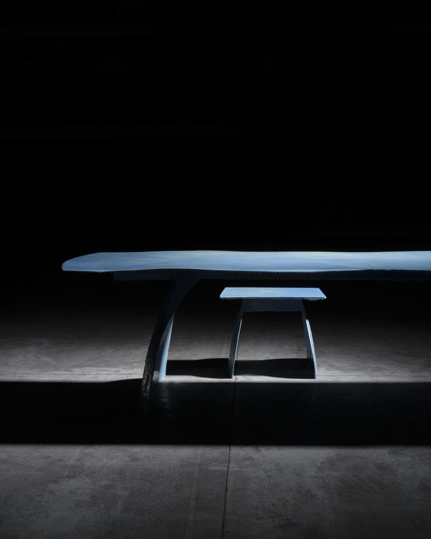 Table de salle à manger contemporaine unique en porcelaine Dawn en vente 9