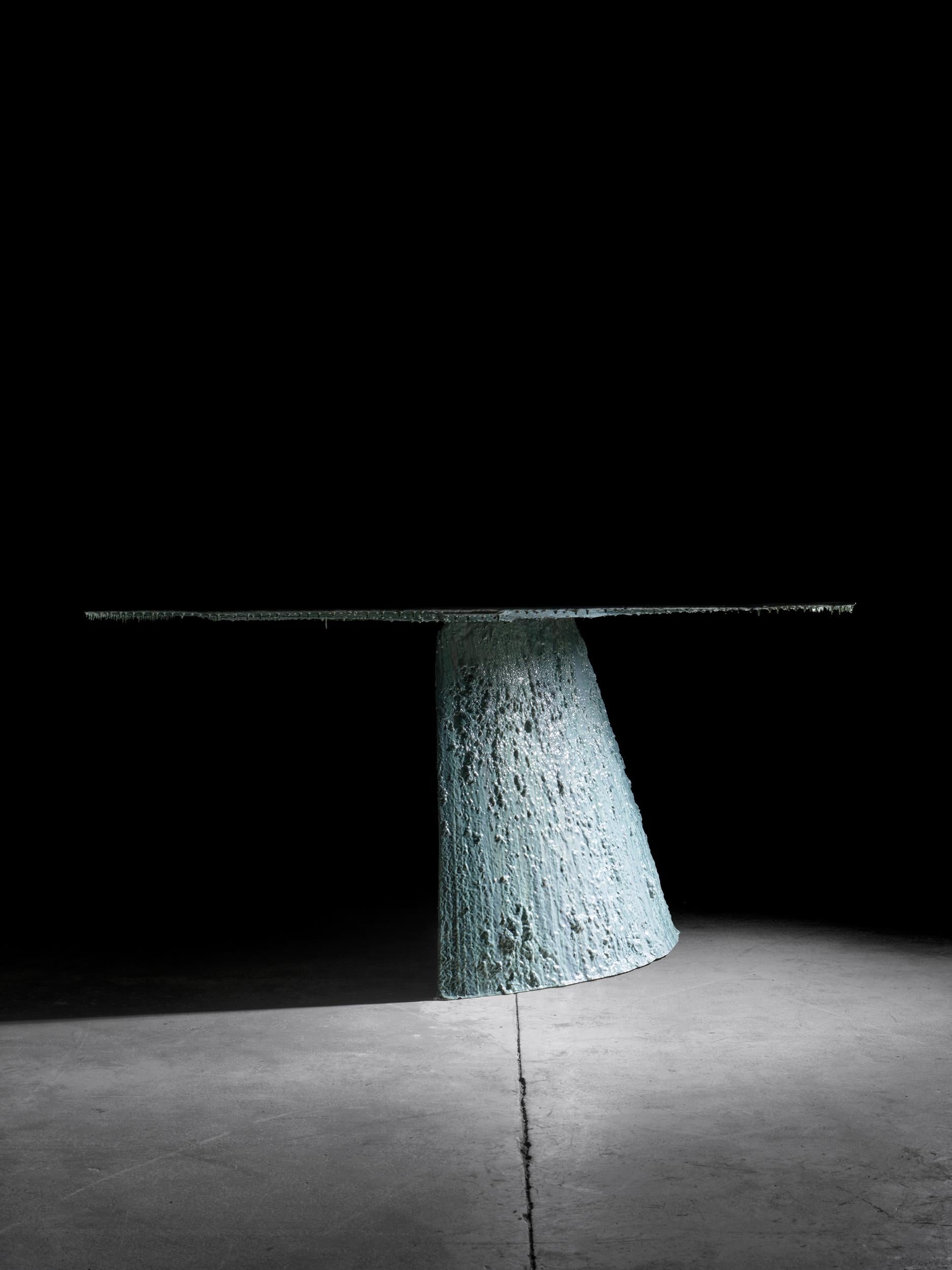 Table de salle à manger contemporaine unique Virgil Grove en vente 1