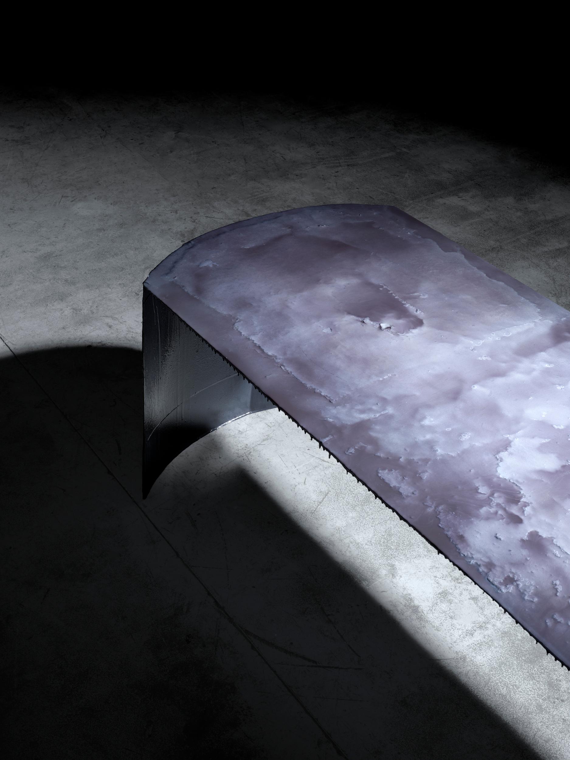 XXIe siècle et contemporain Table de salle à manger contemporaine unique en son genre Arsenic Fog en vente