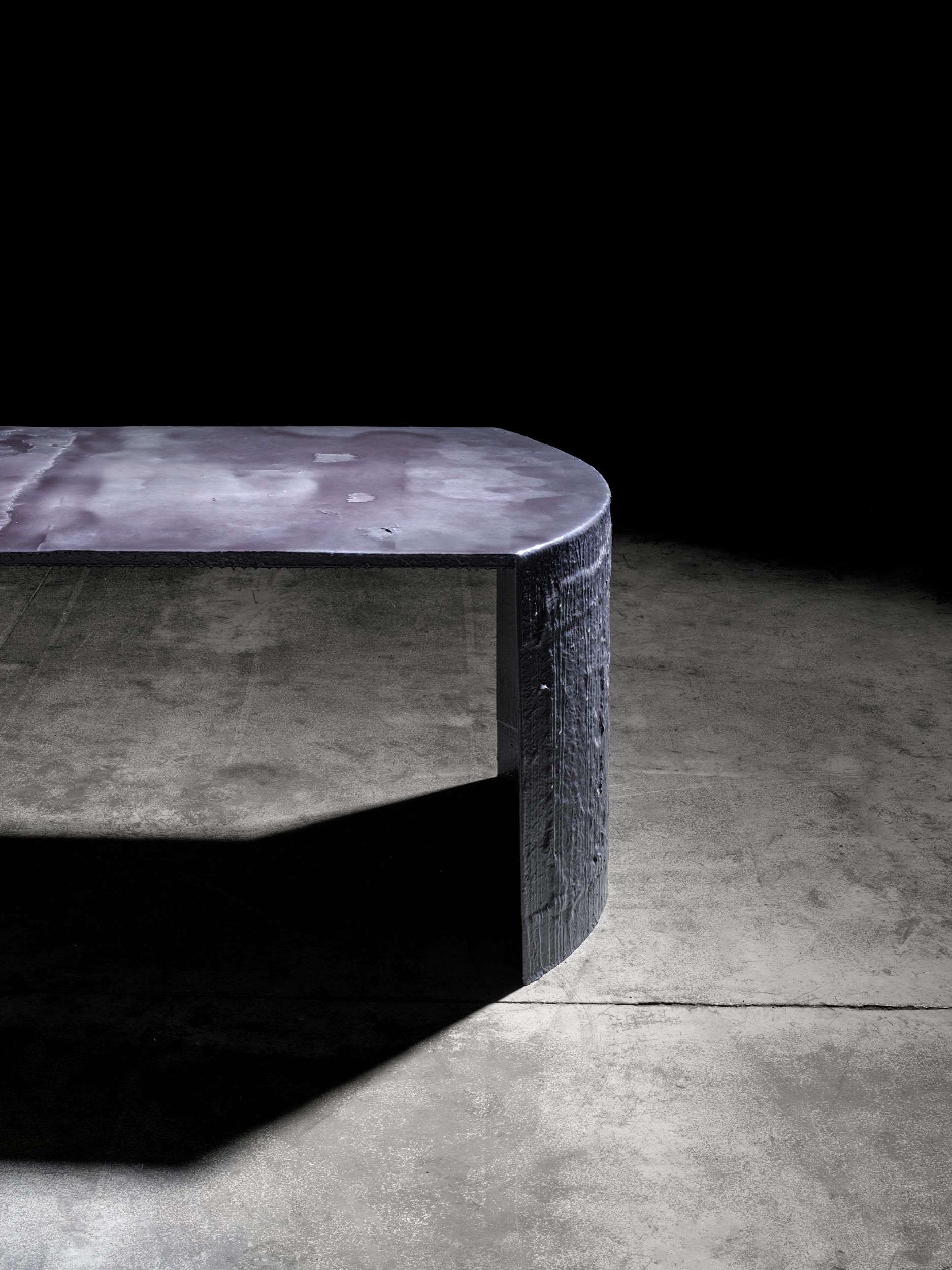 Fait main Table de salle à manger contemporaine unique en son genre Arsenic Fog en vente