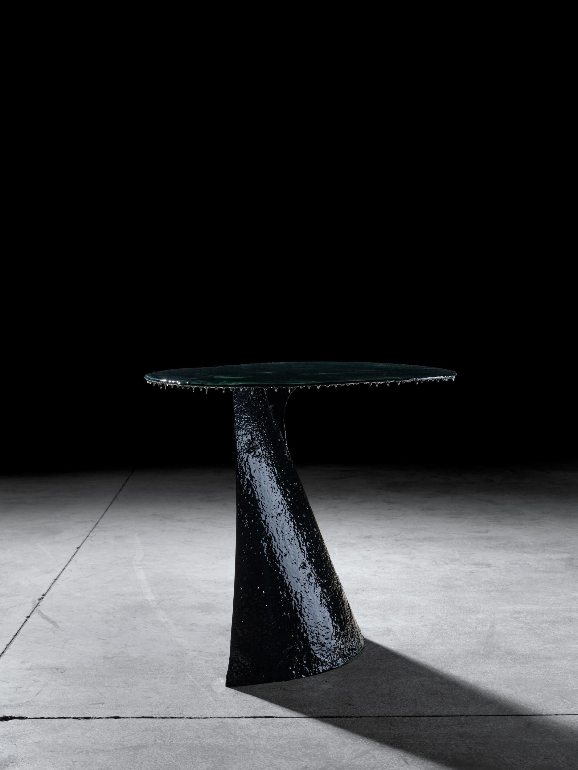 Table d'appoint contemporaine unique en son genre Moss Orbit en vente 1