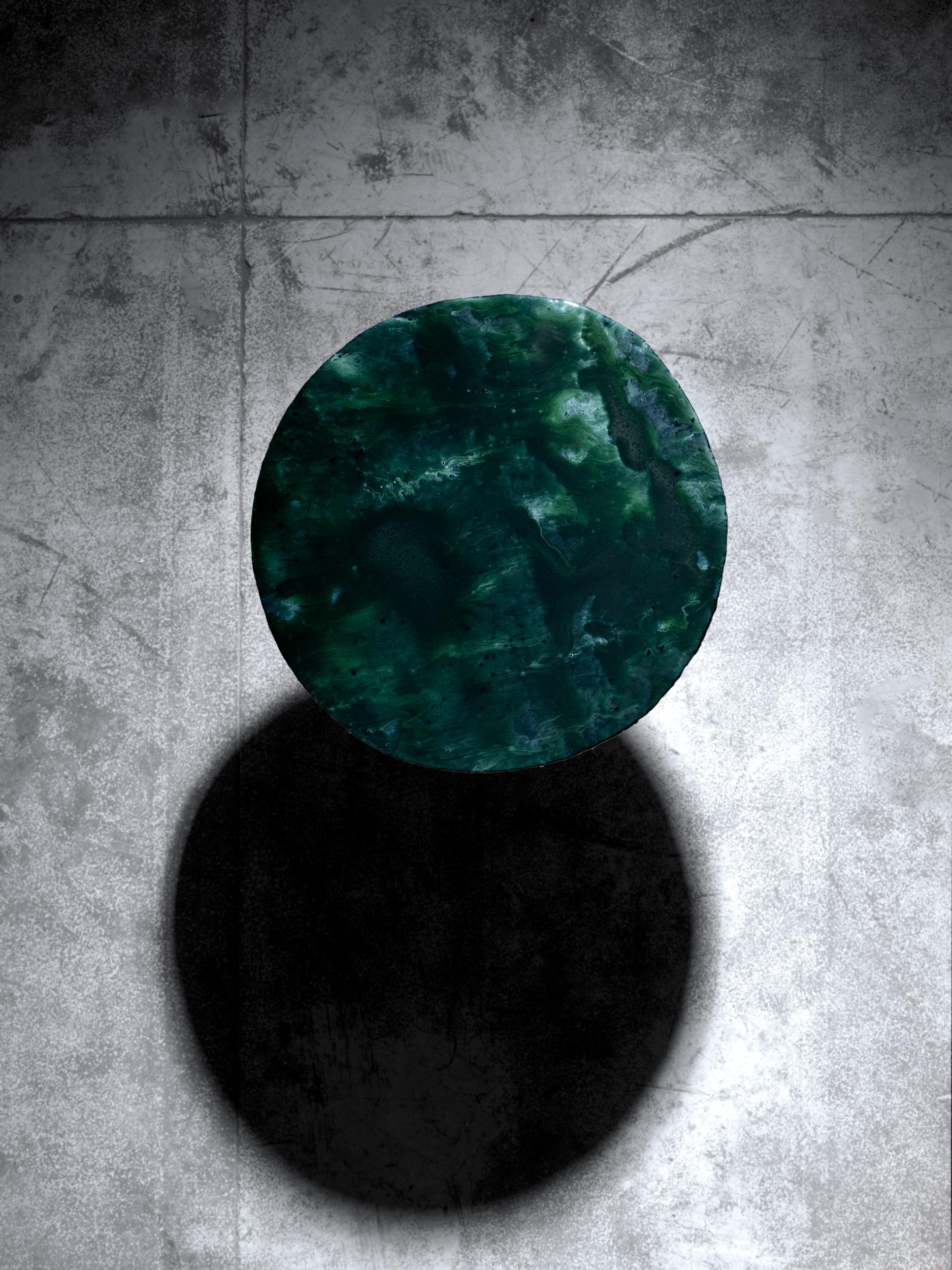 Acier Table d'appoint contemporaine unique en son genre Moss Orbit en vente