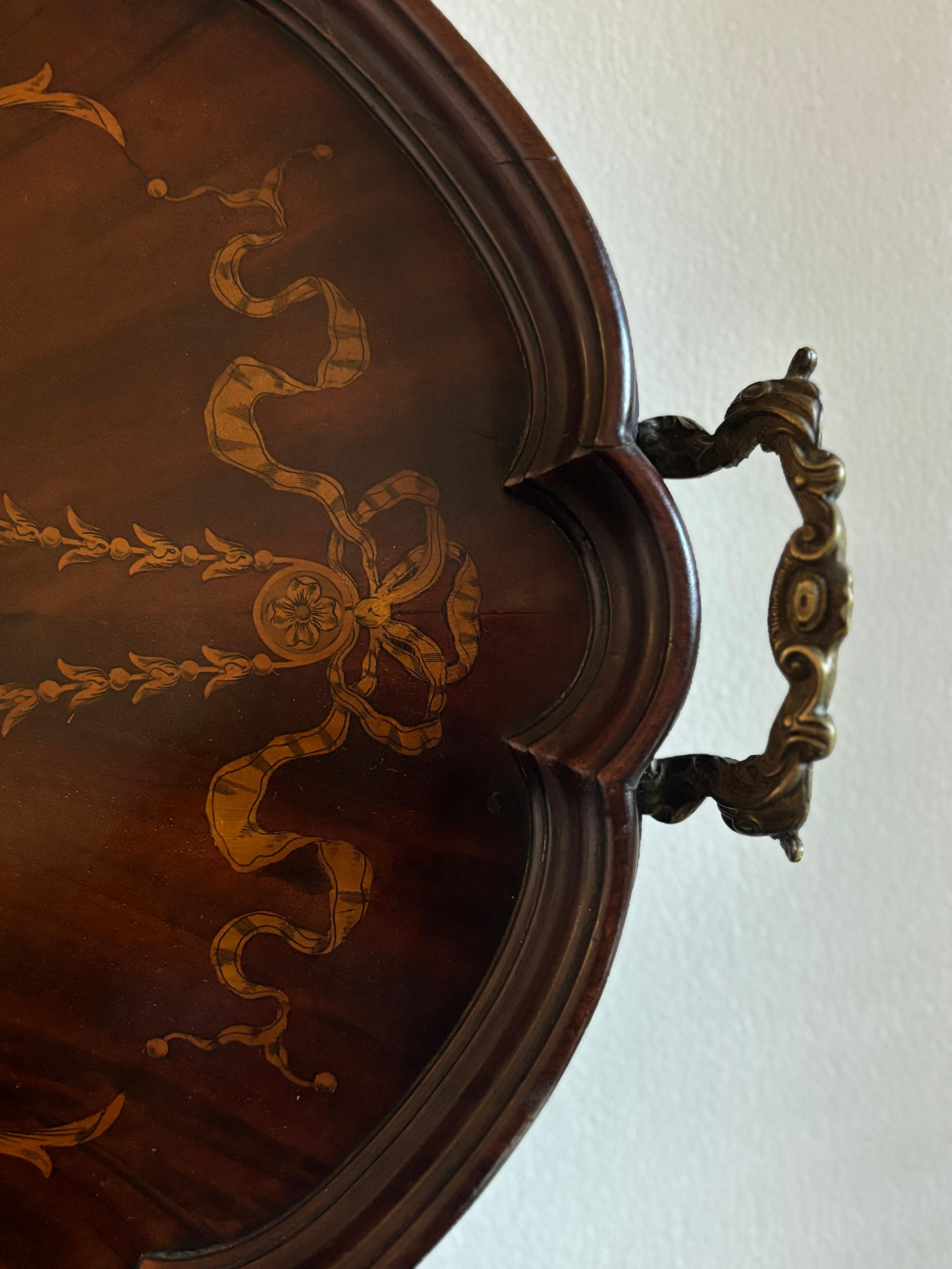 Frühes 20. Jahrhundert Edwardianisches Intarsien-Tablett in ovaler Form im Angebot 1