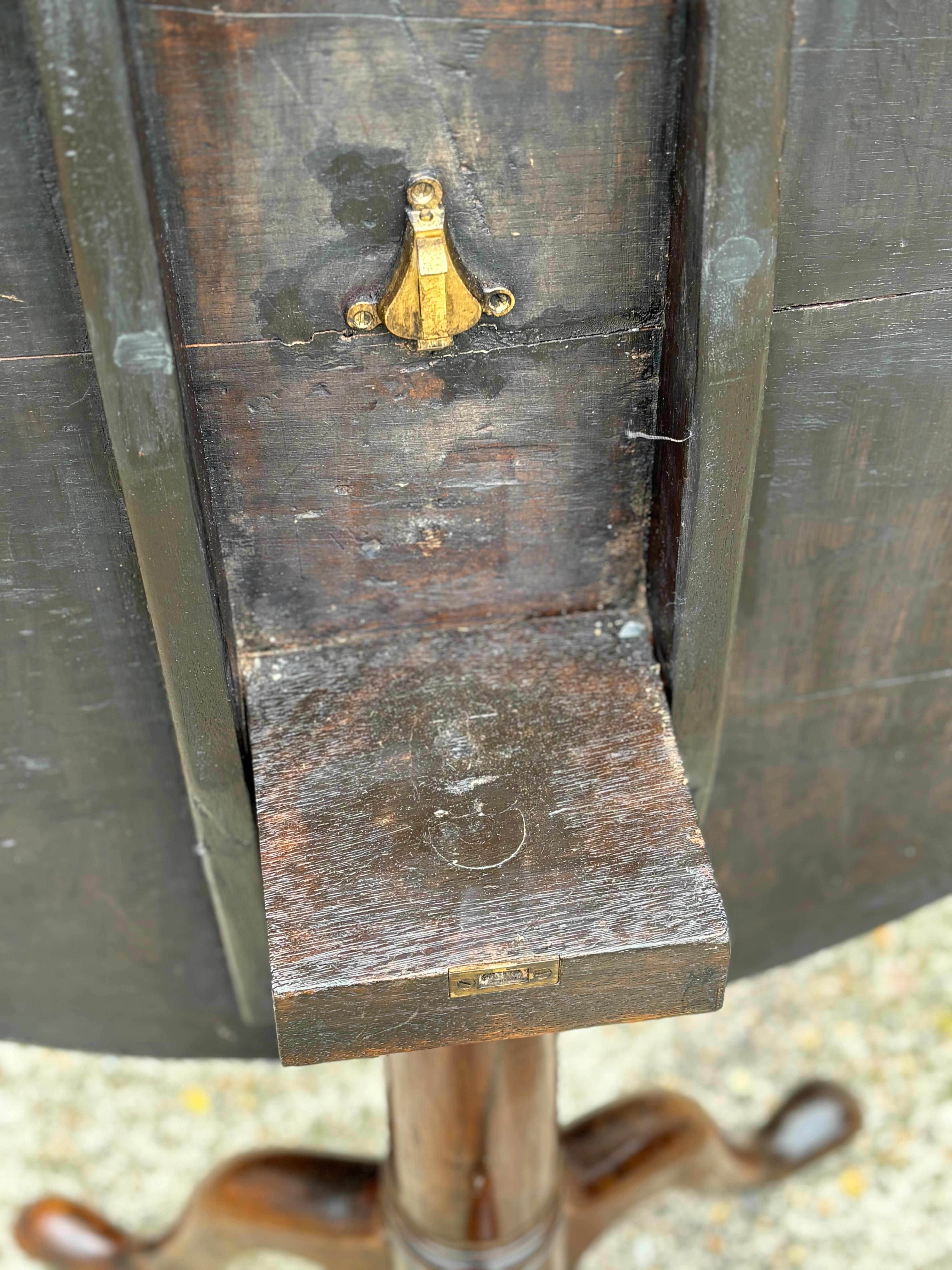 Mesa trípode de caoba del siglo XVIII, época de Jorge III siglo XVIII y antes en venta