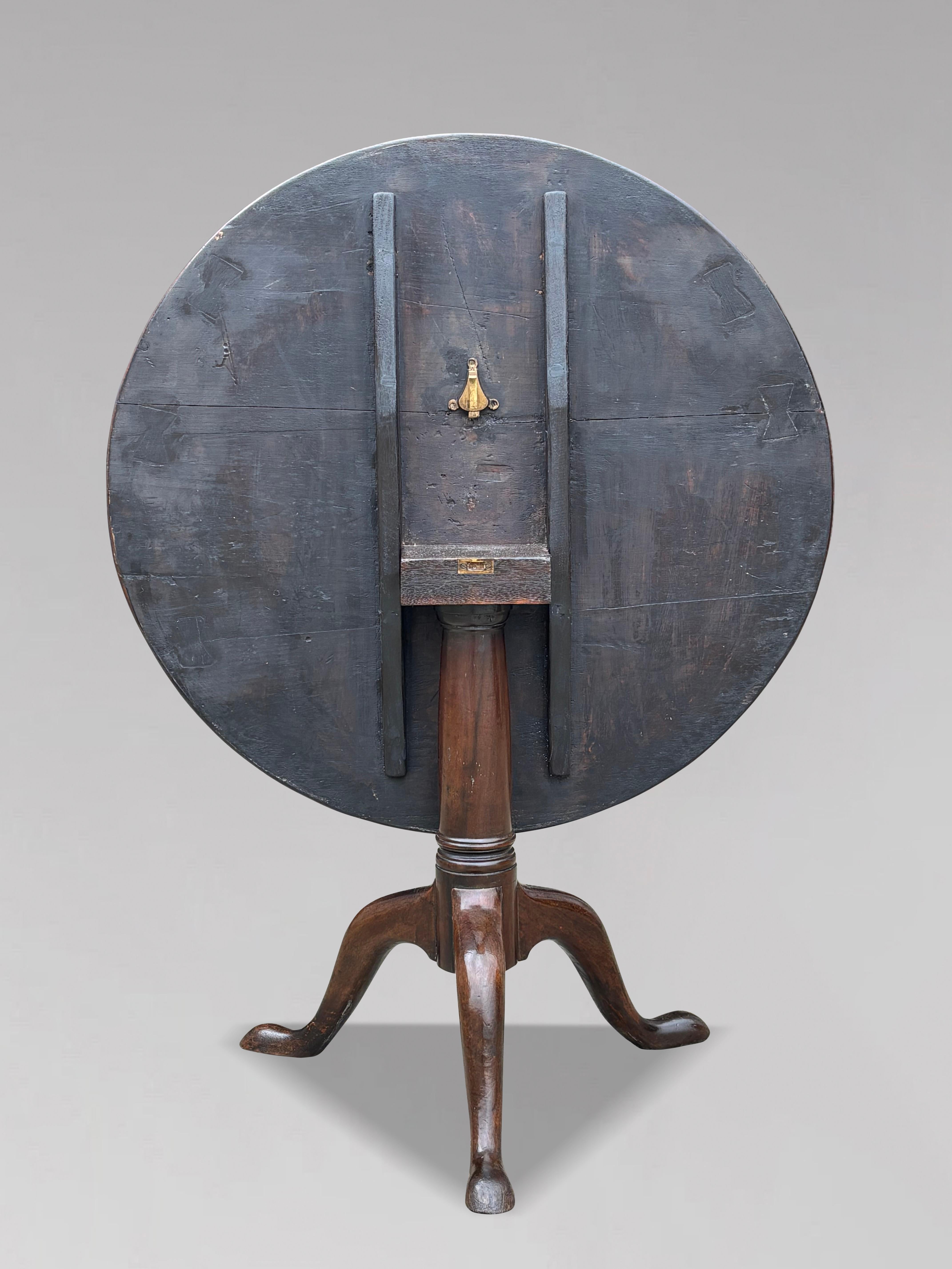 Mesa trípode de caoba del siglo XVIII, época de Jorge III Británico en venta