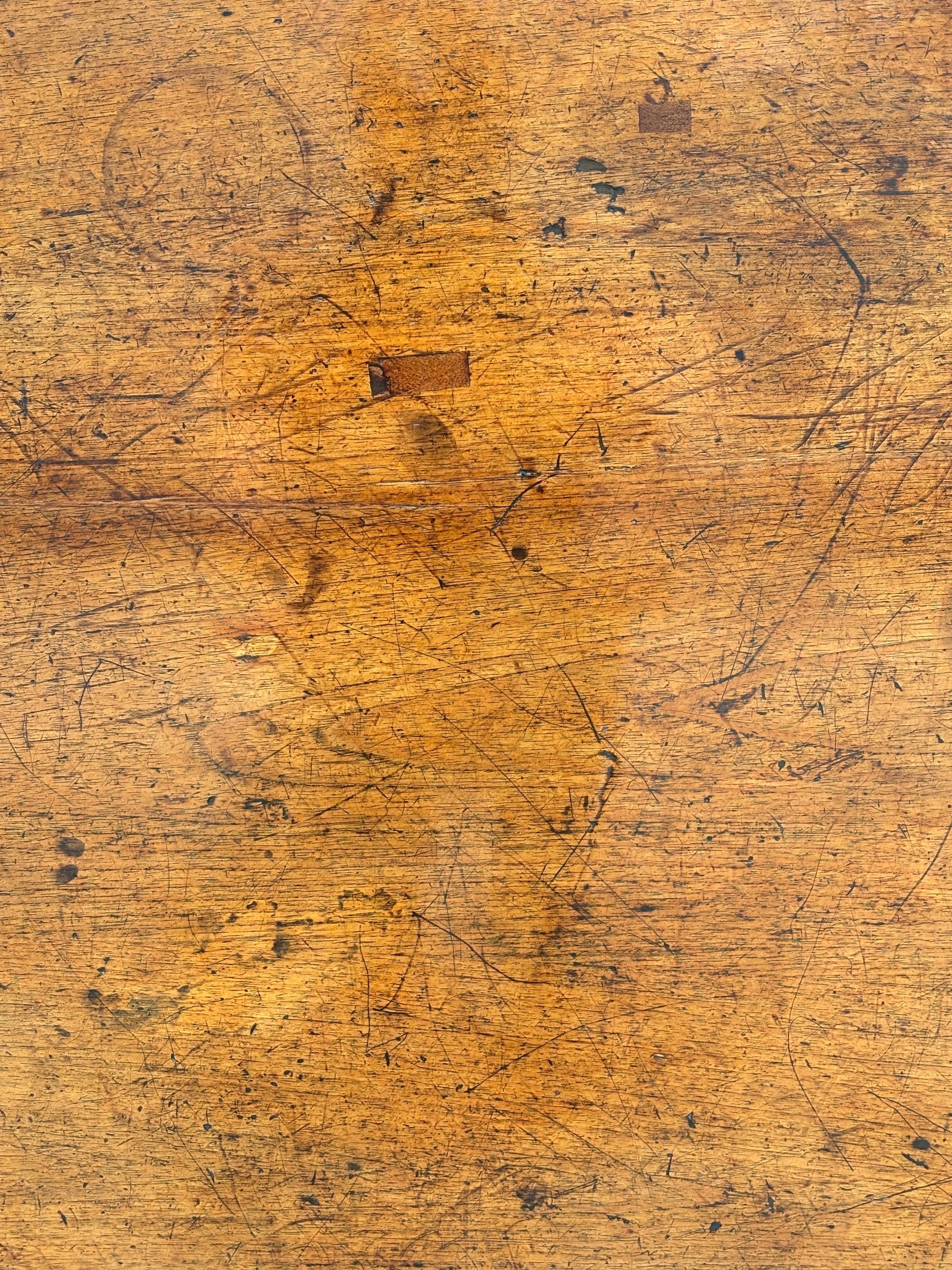 Mesa trípode de caoba del siglo XVIII, época de Jorge III en venta 1