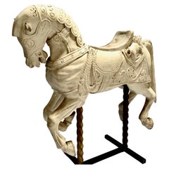 Ancien cheval de carrousel en bois sculpté pour enfants