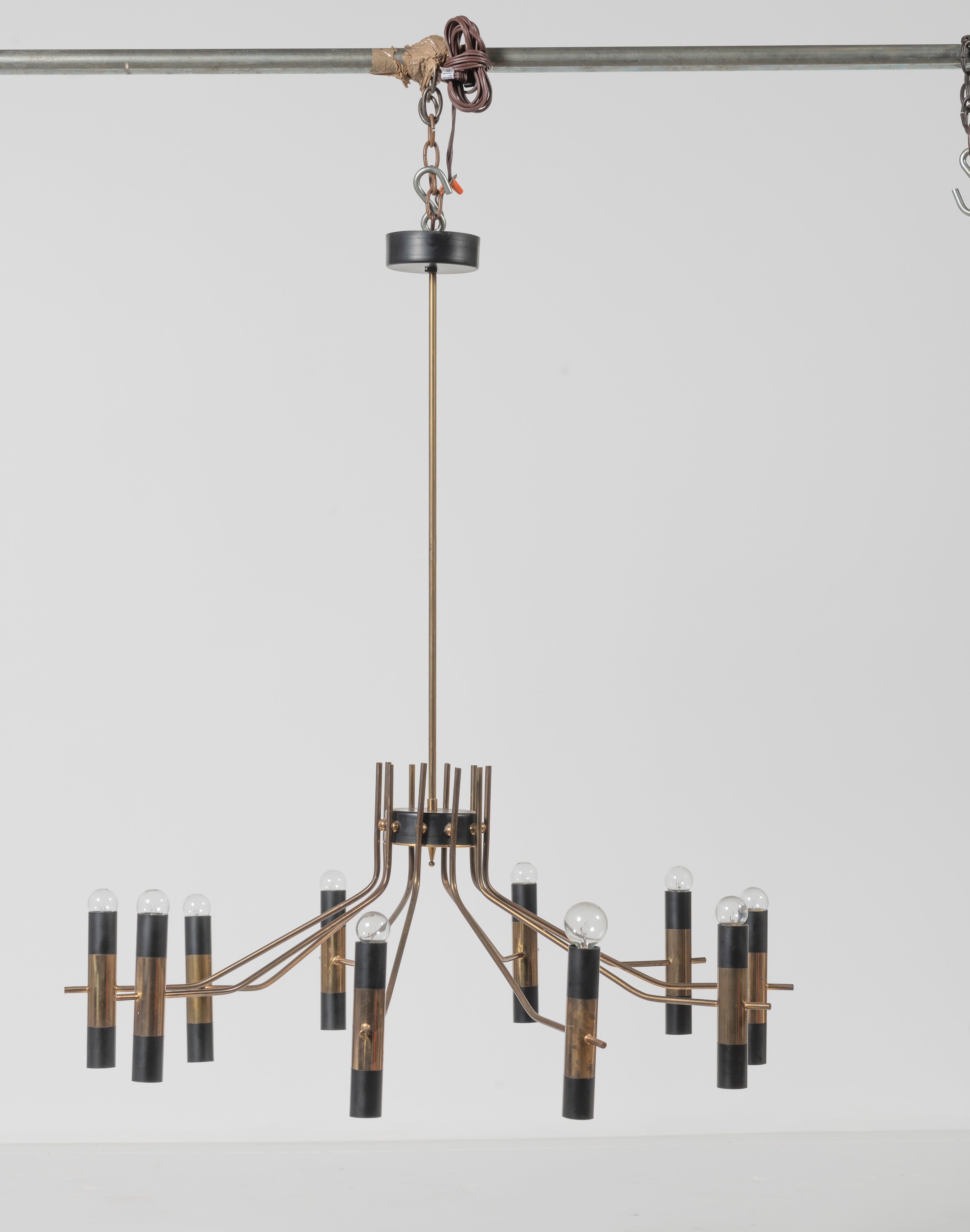 Designed by Oscar Torlasco, this vintage chandelier has 10 lights. Model 582 for Enlightenment, Milano, 1961. Piece is wired though not UL Listed.