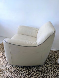 Vintage postmodern white leather swivelling armchair / lounge chair 1980s 1990s