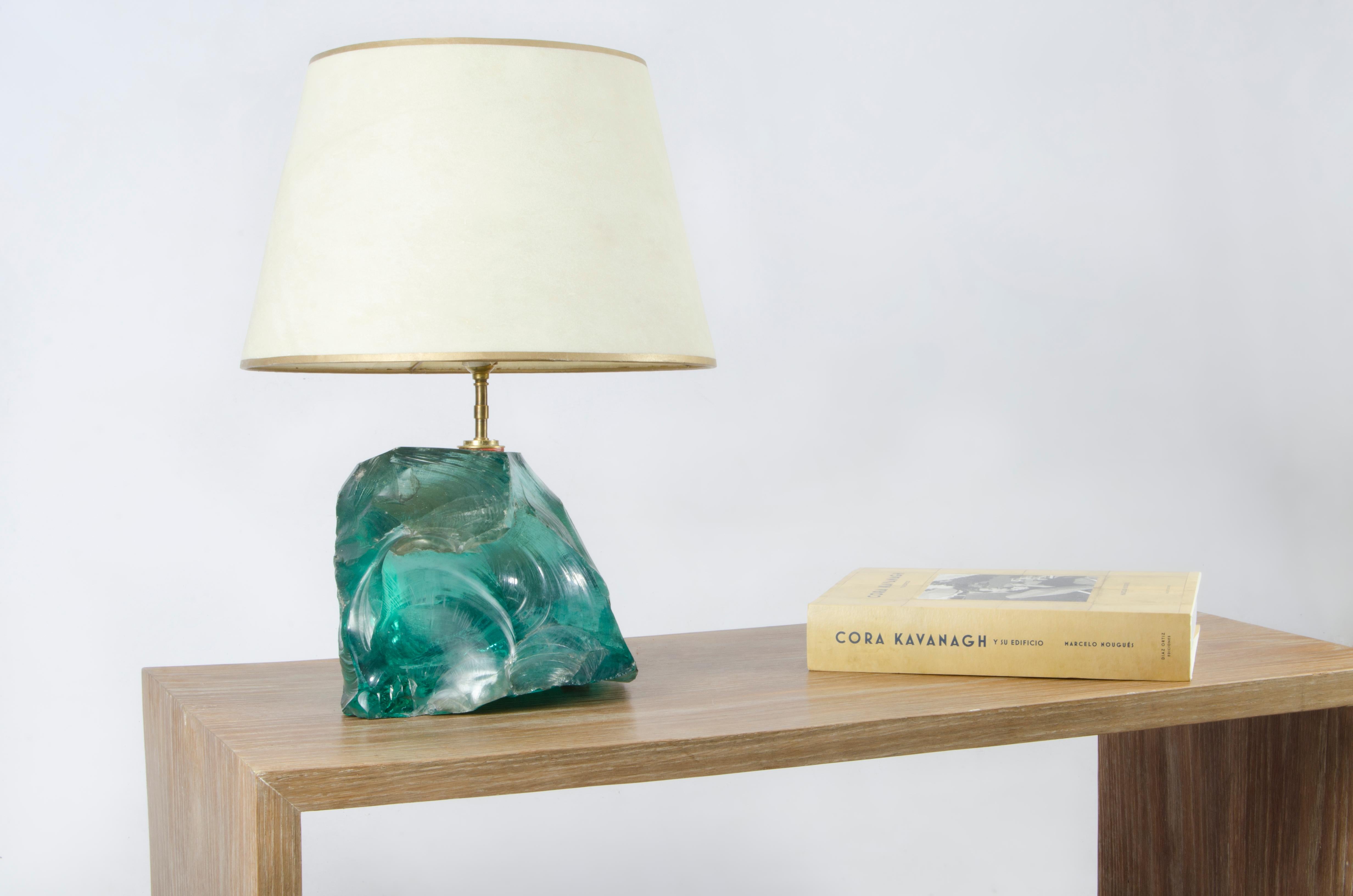Jean-Michel Frank was a virtuoso. He used raw elements, (mica, parchment, shagreen or quartz), and put their natural qualities to the service of his art. He was known to use touches of color to create: colored vases of Alberto Giacometti (yellow,